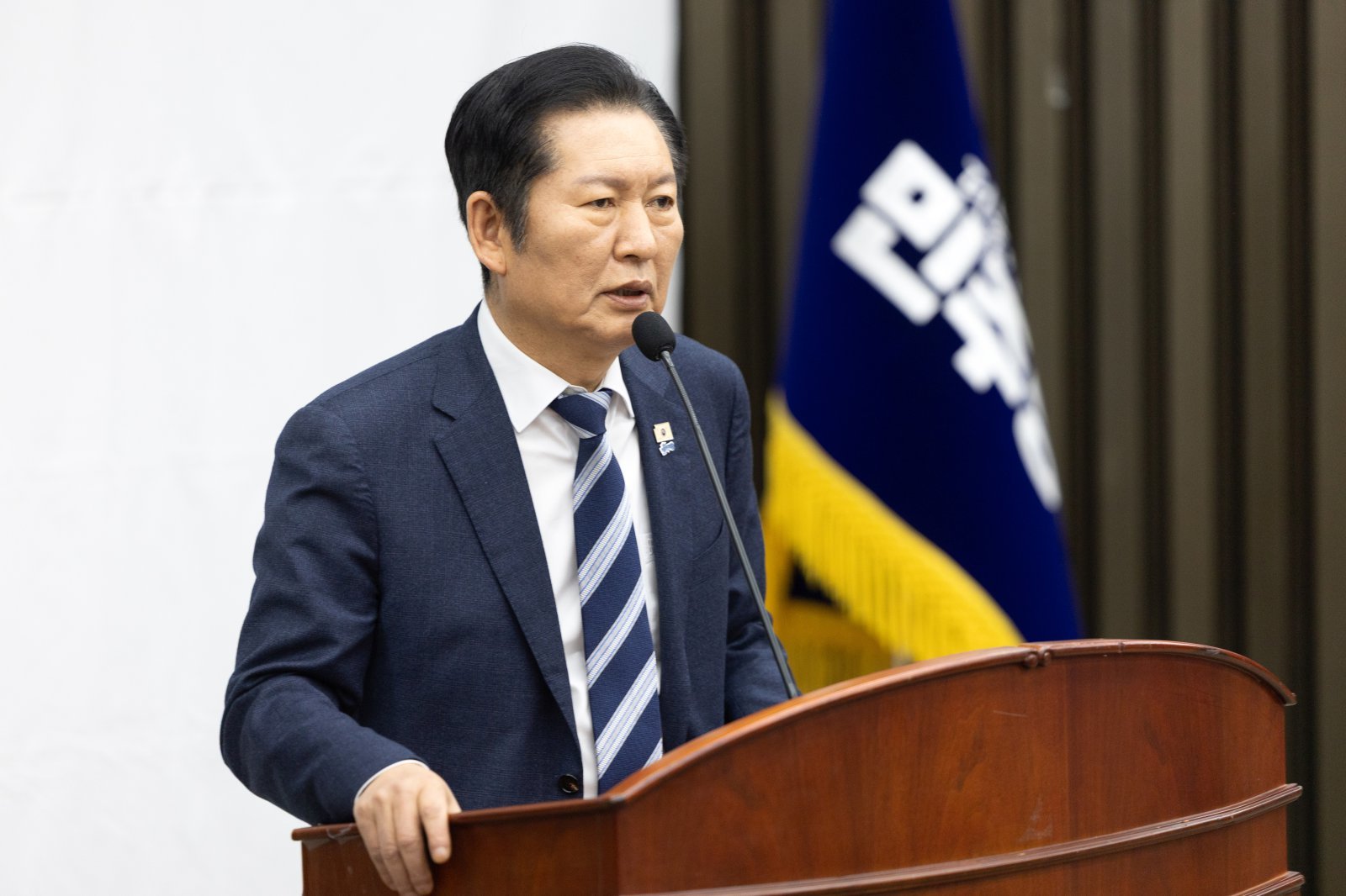 12일 서울 여의도 국회에서 열린 더불어민주당 의원총회에서 정청래 대표가 모두발언하고 있다. 2026.2.12 뉴스1