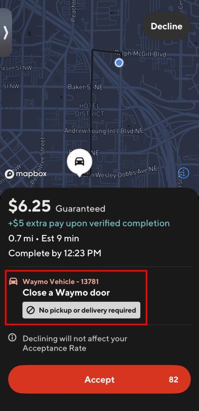 도어대시 배달 기사가 레딧에 공개한 사진. 중간에 ‘웨이모 차량의 문을 닫아라’는 미션이 나와 있다. 보상은 최소 6.25달러에 완료 시 추가 5달러를 합쳐 총 11.25달러(1만6000원가량)이다. 레딧 갈무리