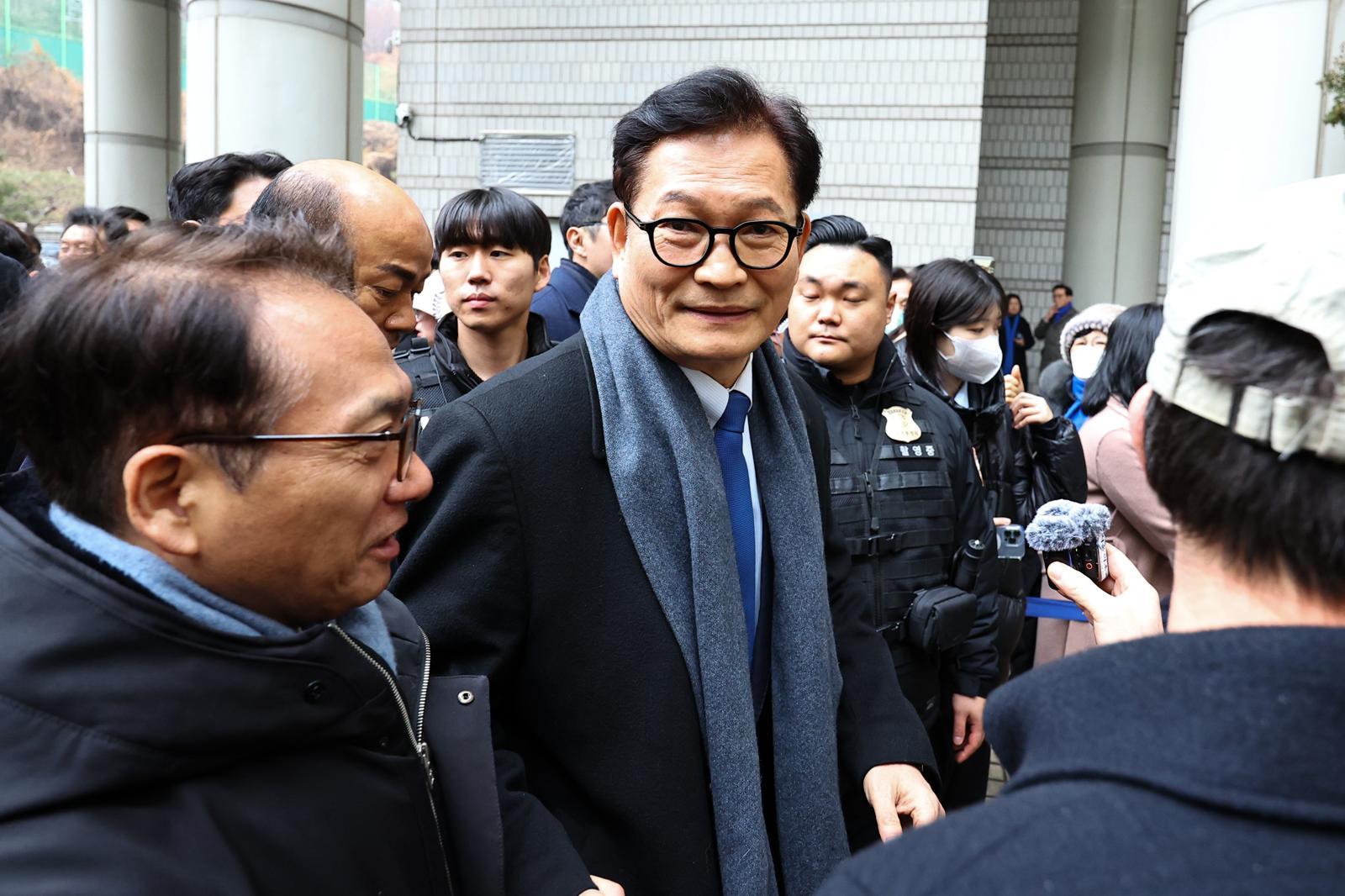 송영길 소나무당 대표가 13일 서울 서초구 서울고등법원에서 열린 ‘더불어민주당 전당대회 돈봉투’ 의혹 관련 항소심 선고기일에 출석하고 있다. 2026.02.13. [서울=뉴시스]