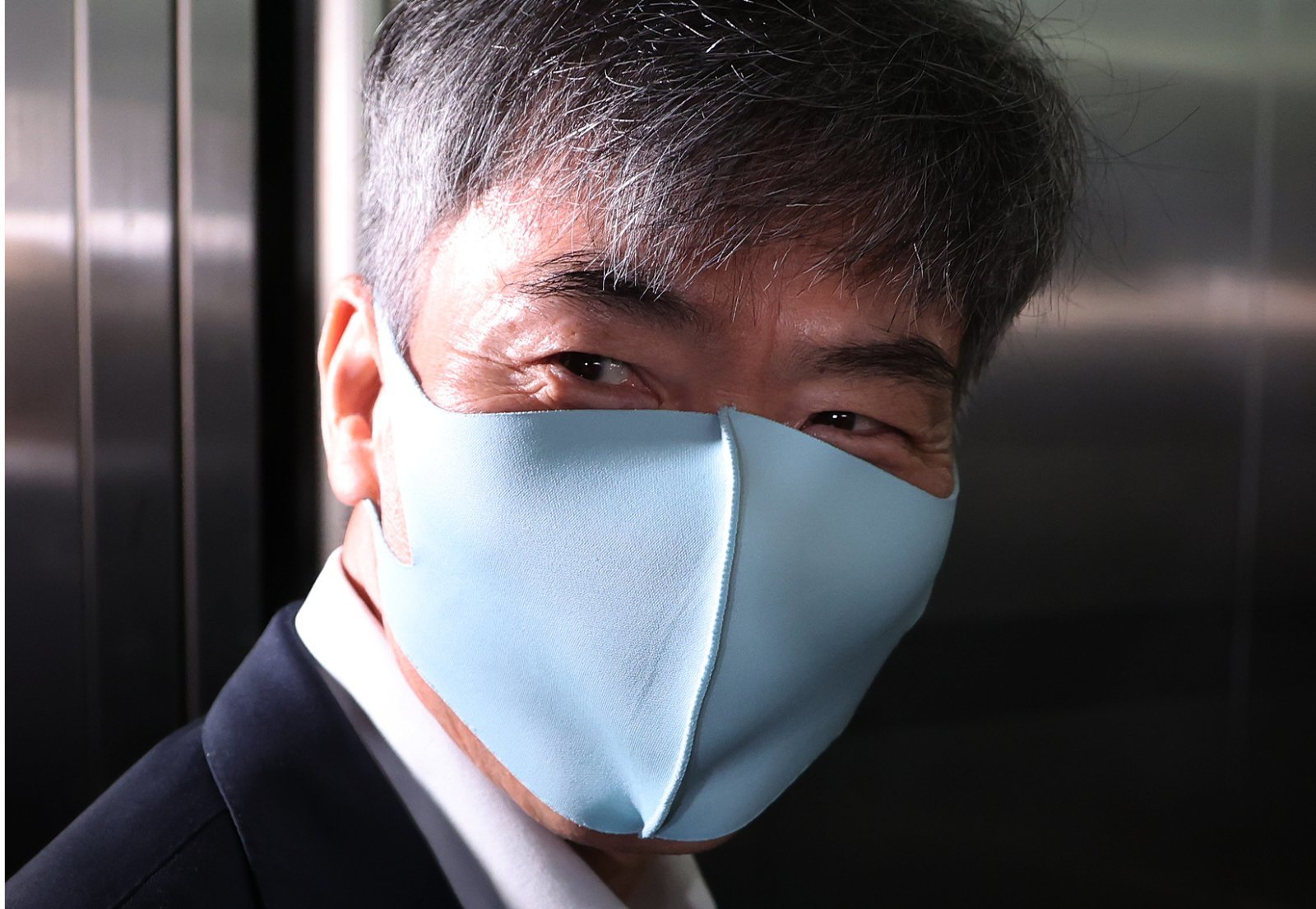 이종호 전 블랙펄인베스트 대표가 1일 오전 서울 서초구 순직 해병 특별검사팀 사무실에서 피의자 소환 조사를 받기 위해 출석하고 있다. 2025.11.01 뉴시스