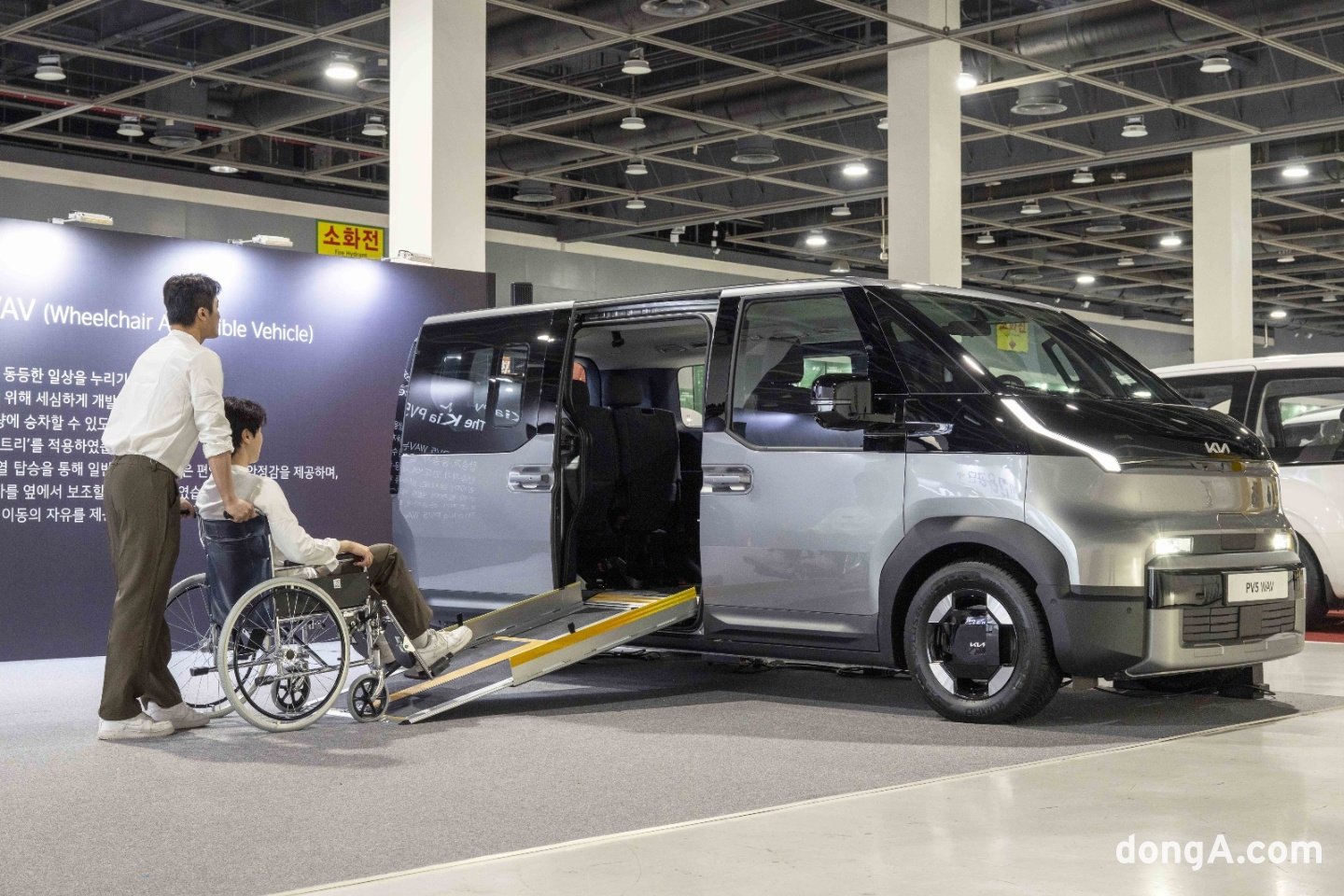 기아가 교통약자 이동 편의 설계를 적용해 내놓은 PV5 WAV(Wheelchair Accessible Vehicle).