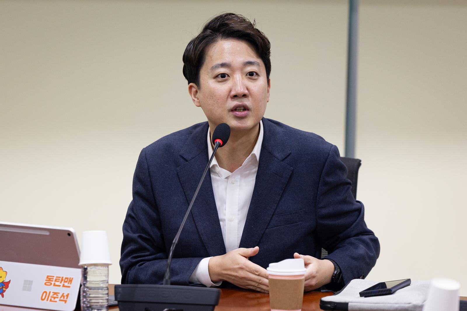 이준석 개혁신당 대표가 3일 서울 여의도 국회 의원회관에서 열린 국민의힘 대안과미래 주최 ‘위기의 한국 보수에 대한 진단과 해법!’ 토론회에서 기조발언을 하고 있다. 2026.2.3 뉴스1