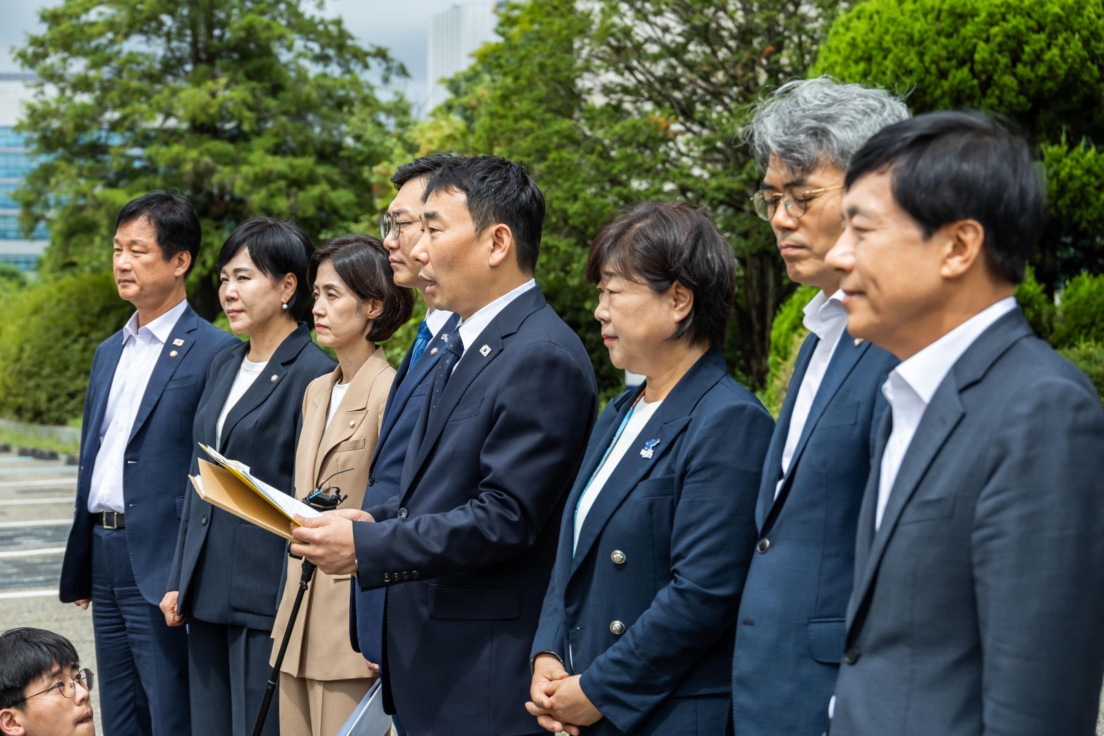 김용민 국회 법제사법위원회 더불어민주당 간사가 1일 경기도 의왕시 서울구치소에서 열린 현장검증을 마치고 브리핑을 하고 있다. 이날 법사위는 윤석열 전 대통령 수감 중 특혜 제공 여부를 확인하고 특검 출석 요구 당시 윤 전 대통령이 옷을 벗고 버티는 과정이 있었는지 여부를 CCTV 등의 영상기록으로 열람했다. 2025.09.01. [의왕=뉴시스]