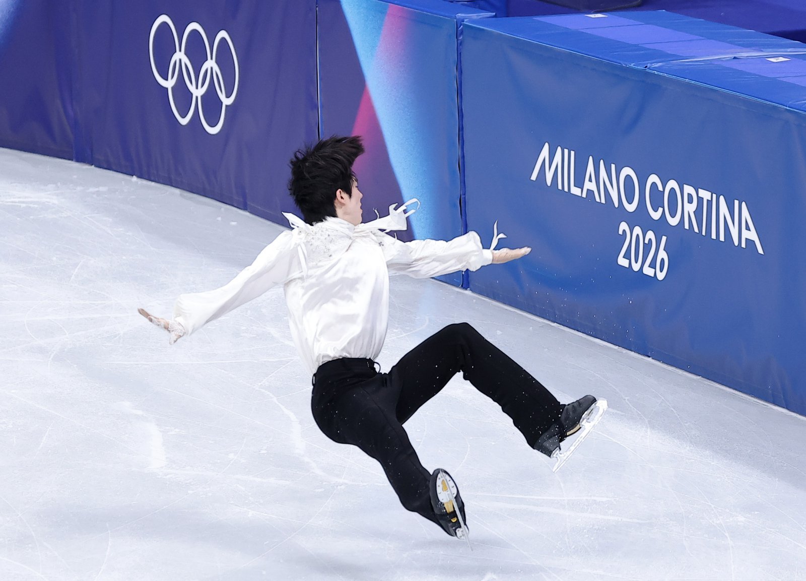 피겨 차준환이 13일(현지시간) 이탈리아 밀라노 아이스 스케이팅 아레나에서 열린 2026 밀라노·코르티나담페초 동계올림픽 피겨 스케이팅 남자 싱글 프리 스케이팅에서 연기를 펼치다 넘어지고 있다. 2026.2.14 ⓒ 뉴스1