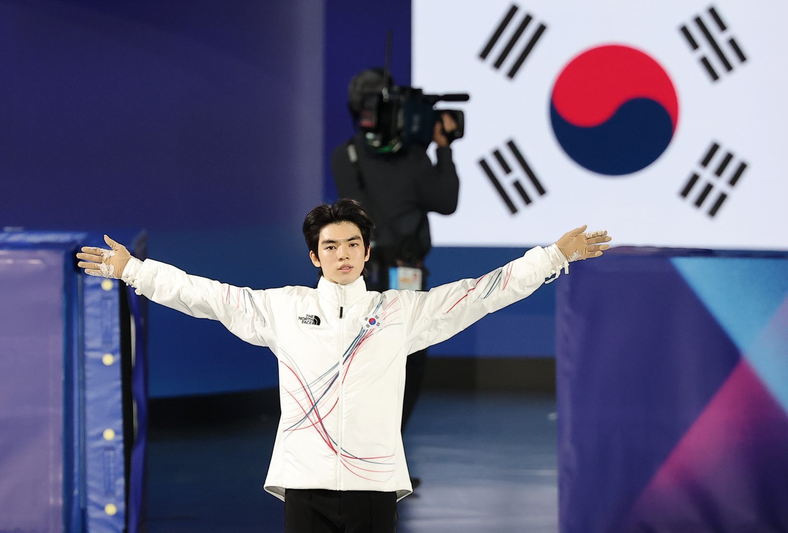 피겨 차준환이 13일(현지시간) 이탈리아 밀라노 아이스 스케이팅 아레나에서 열린 2026 밀라노·코르티나담페초 동계올림픽 피겨 스케이팅 남자 싱글 프리 스케이팅에 출전하고 있다. 2026.2.14 ⓒ 뉴스1