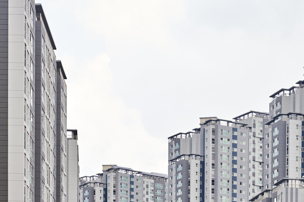 ‘2025 한국 부자 보고서’에 따르면 총자산 100억 원 이상 자산가는 포트폴리오 중 부동산 비중이  59.8%를 차지했다. GETTYIMAGES