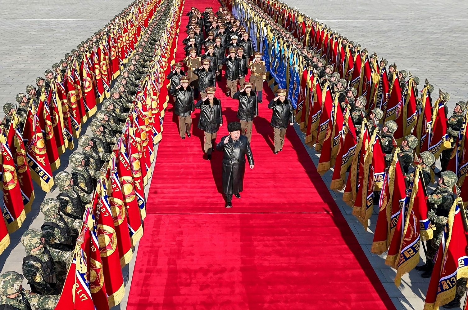 북한 노동당 기관지 노동신문 2026년 2월 9일 “김정은 동지께서 조선인민군창건 78돐(주년)에 즈음하여 2월 8일 조선민주주의인민공화국 국방성을 축하방문하시고 전군의 장병들을 축하격려했다”고 보도했다.  노동신문 뉴스1