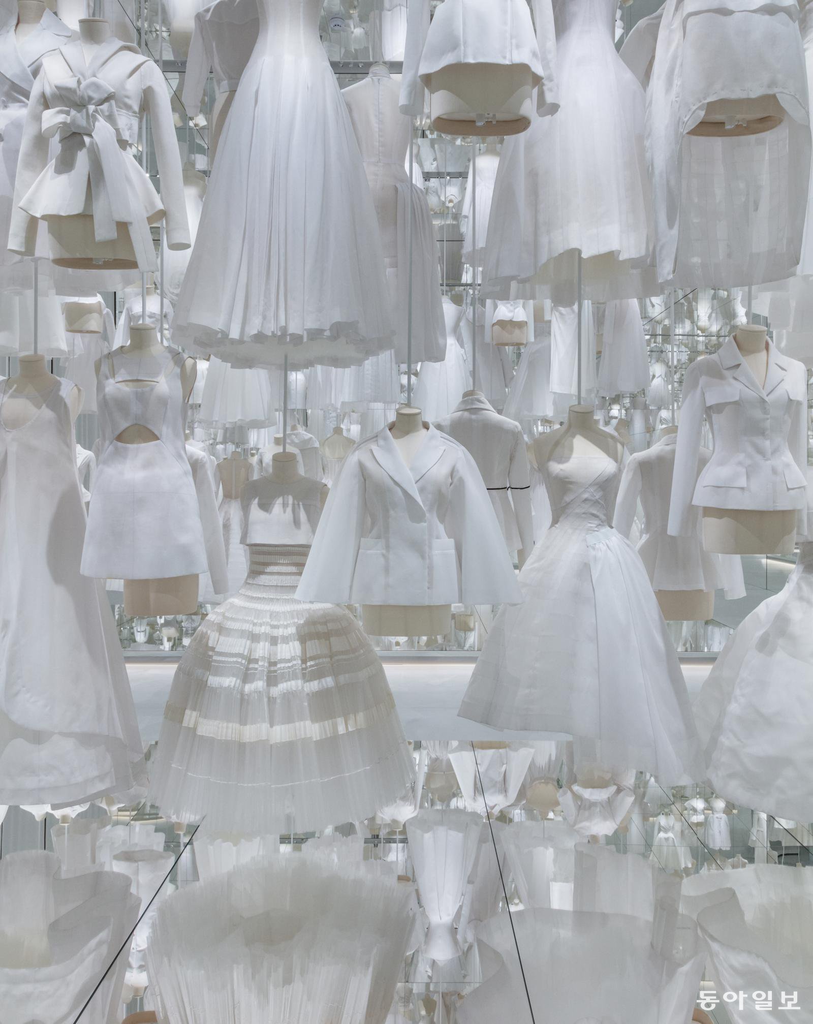 지난해 서울동대문디자인플라자에서 열린 디올 전시. ⓒDior