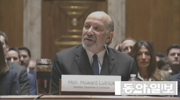 러트닉 장관이 10일 연방 상원 세출위원회 산하 상무·법사·과학 소위원회 청문회에 출석해 “엡스타인의 개인 섬에는 가족과 방문했지만, 그와 어떤 관계도 없었다”고 주장했다. 사진 출처 C-SPAN