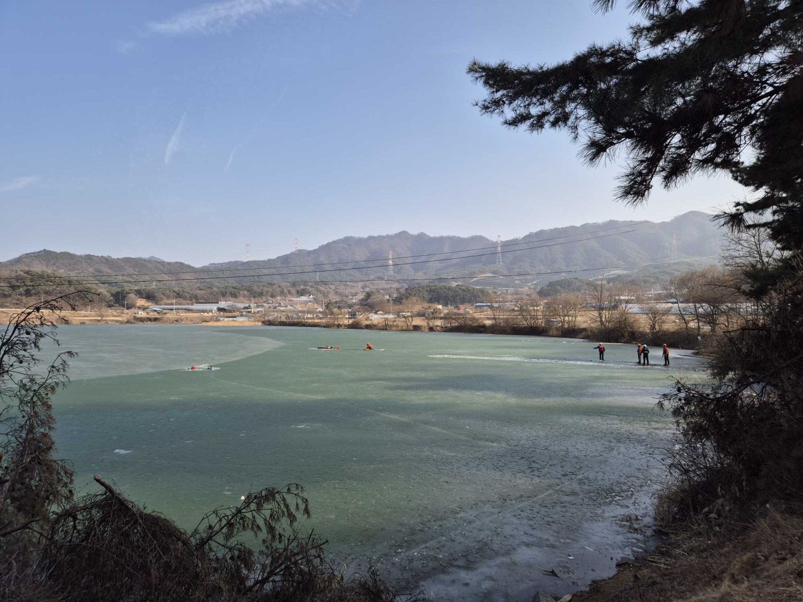 15일 강원 홍천 남면 저수지 수난사고 구조현장. 2026.2.15/강원도소방본부 제공