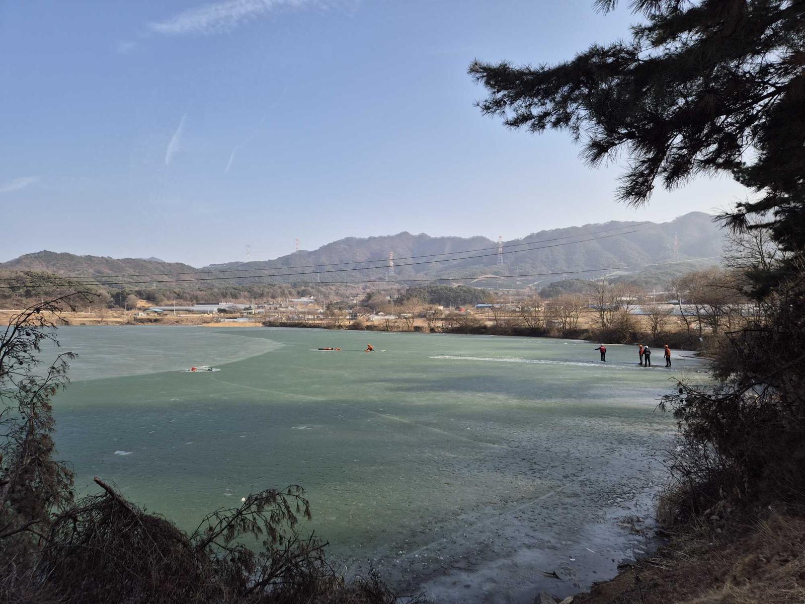 15일 강원 홍천 남면 저수지 수난사고 구조현장. 강원도소방본부 제공