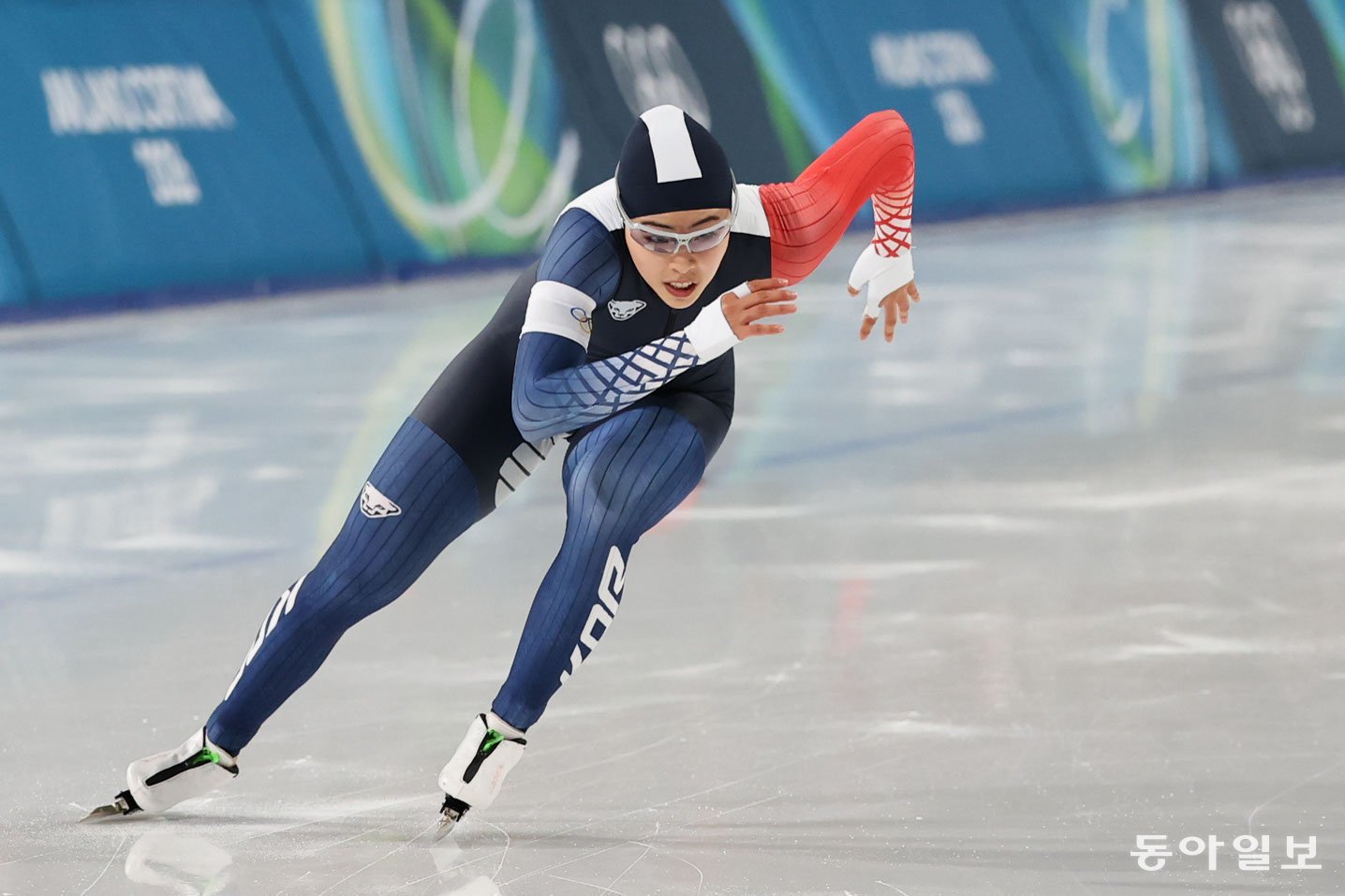 직선 구간을 빠져나와 코너에 진입하고 있는 이나현. 밀라노=전영한 기자 scoopjyh@donga.com