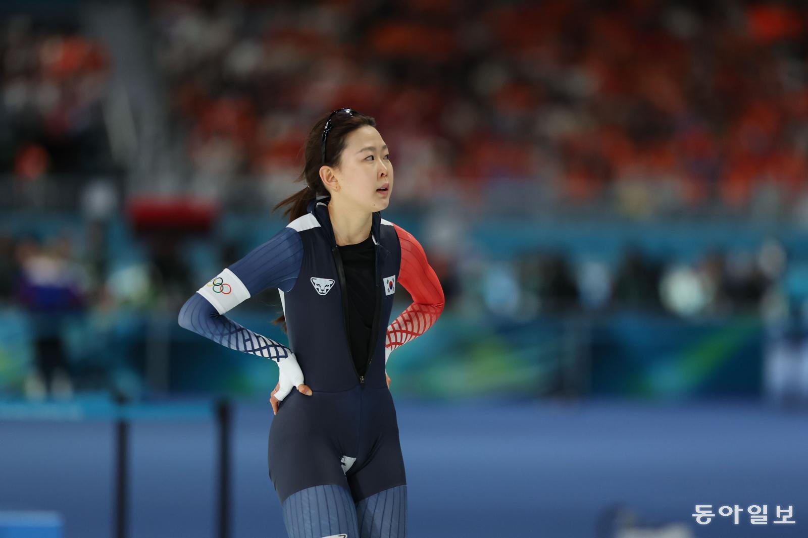 스피드스케이팅 김민선이 16일(한국시간) 이탈리아 밀라노 스피드스케이팅 스타디움 열린 2026 밀라노 코르티나담페초 동계올림픽 스피드스케이팅 여자 500m에서 기록을 확인한 뒤 아쉬워하고 있다. 밀라노=전영한 기자 scoopjyh@donga.com