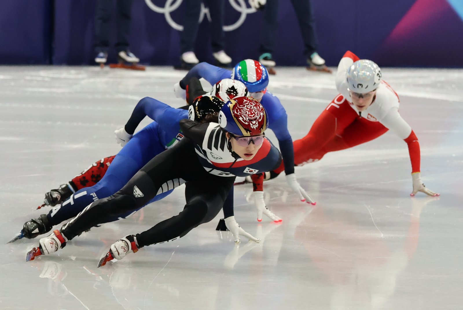 쇼트트랙 최민정이 16일(현지시간) 이탈리아 밀라노 아이스스케이팅 아레나에서 열린 2026 밀라노·코르티나담페초 동계올림픽 쇼트트랙 여자 1000m 준준결승에서 질주하고 있다. 2026.2.16 ⓒ 뉴스1