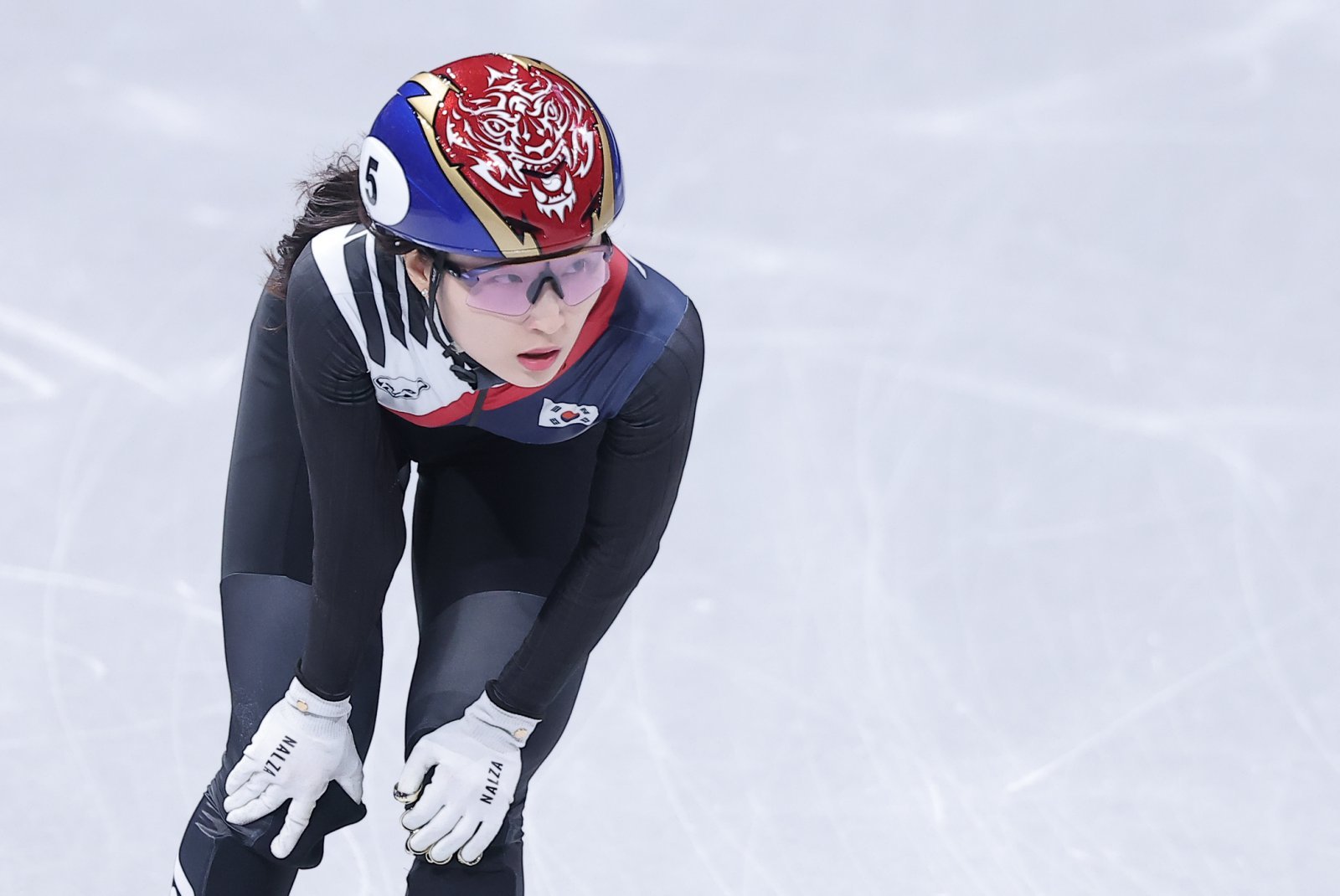 쇼트트랙 최민정이 16일(현지시간) 이탈리아 밀라노 아이스스케이팅 아레나에서 열린 2026 밀라노·코르티나담페초 동계올림픽 쇼트트랙 여자 1000m 준준결승에서 준결승 진출을 확정 지은 뒤 숨을 고르고 있다. 2026.2.16 ⓒ 뉴스1