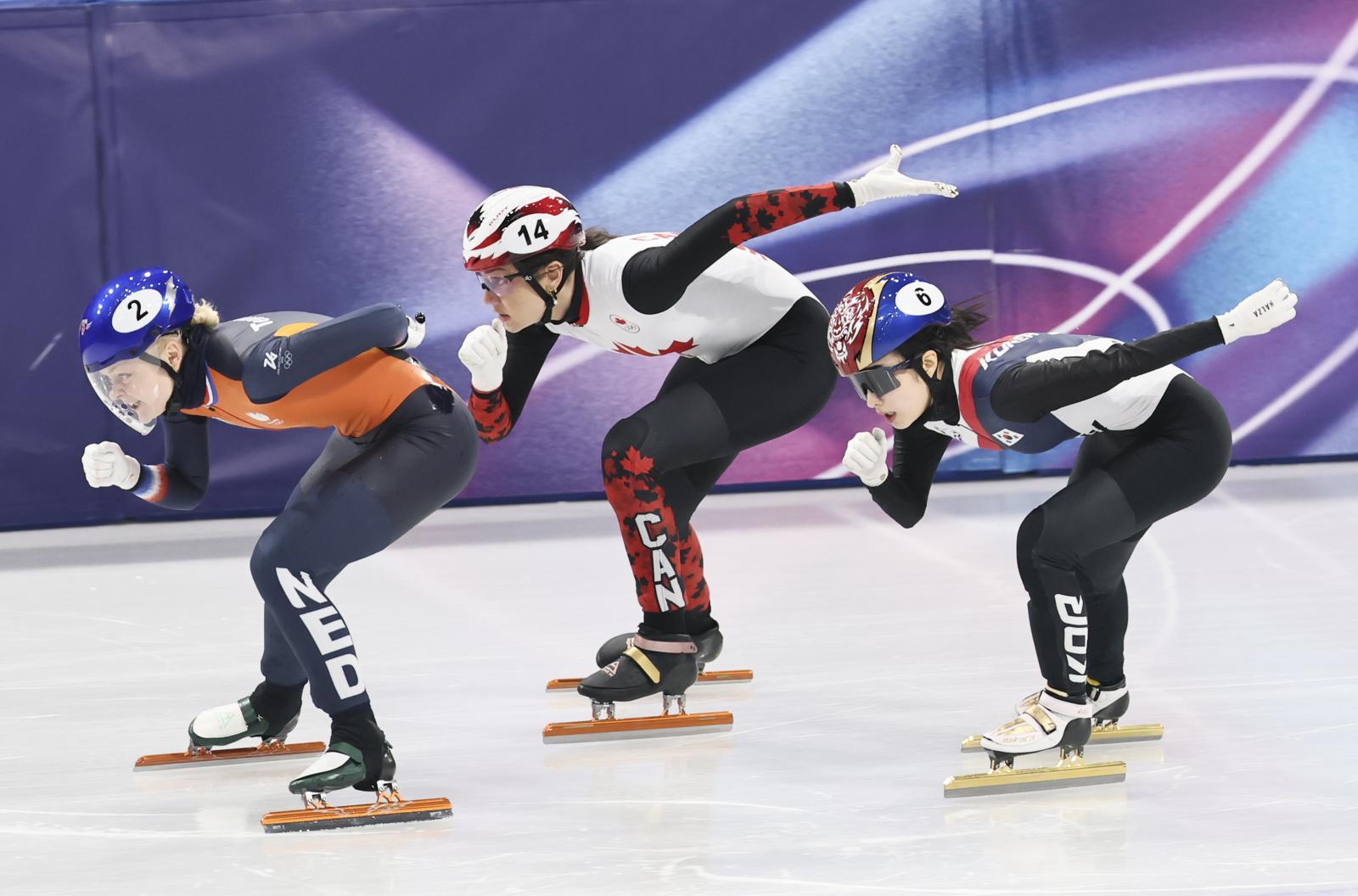 쇼트트랙 김길리가 16일(현지 시간) 이탈리아 밀라노 아이스 스케이팅 아레나에서 열린 2026 밀라노·코르티나 담페초 동계올림픽 쇼트트랙 여자 1000m에서 역주하고 있다. 2026.02.16 [밀라노=뉴시스]