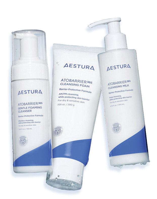에스트라 ‘아토베리어365 클렌징’ 3종. 클렌징 밀크, 클렌징 폼, 포밍 클렌저로 구성됐다. 클렌징 밀크는 세정력을 높이고 피부 보호 성분을 함유해 피부 장벽을 강화해준다. 아모레퍼시픽 제공
