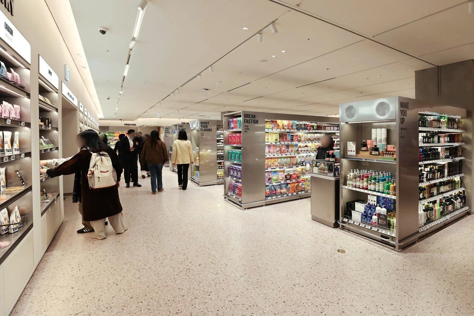 상품의 색감과 질감을 살리고 제철 식재료를 큐레이션하는 등 패션 편집숍처럼 구성했다. 신세계백화점 제공