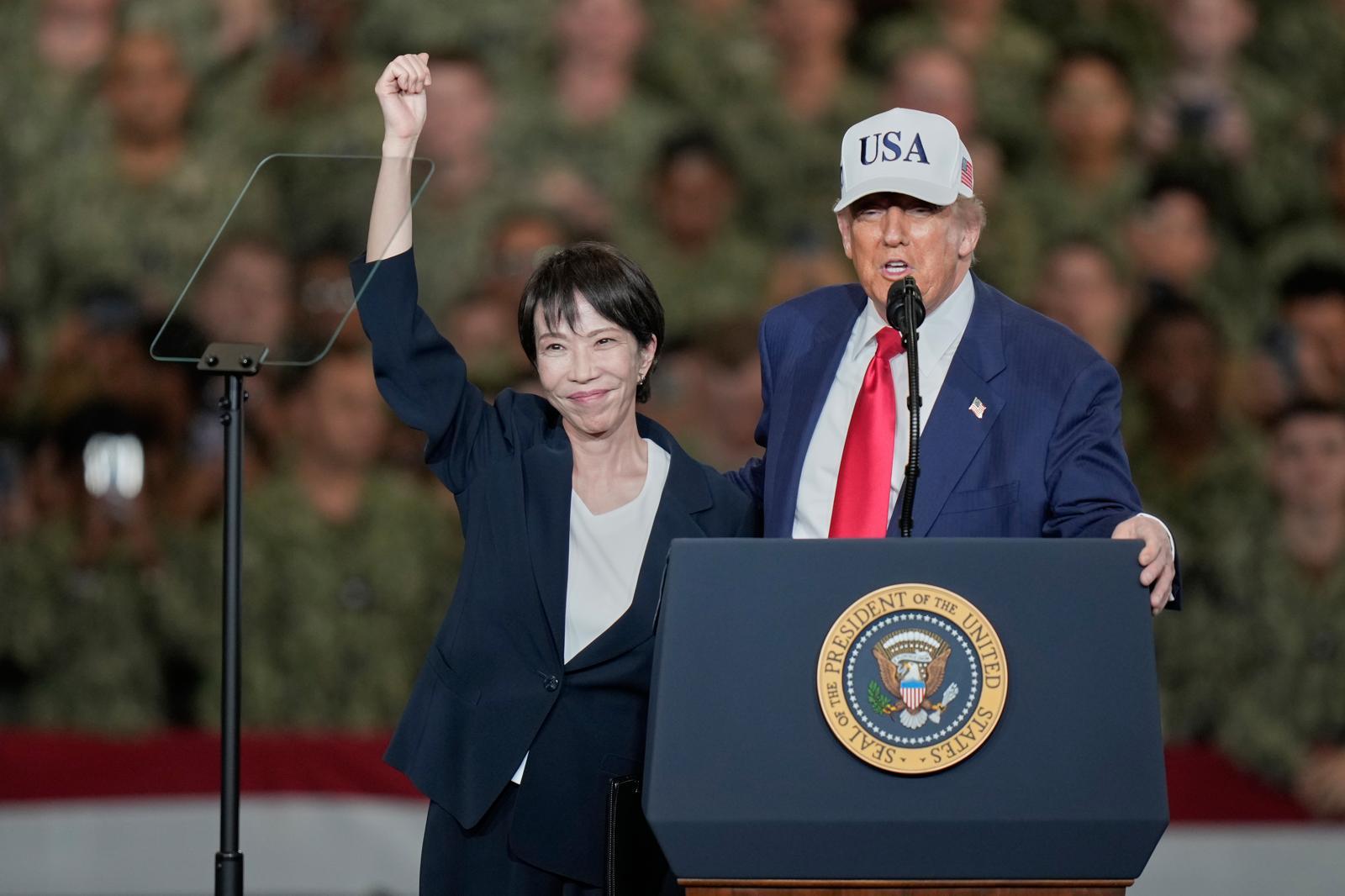 도널드 트럼프 미국 대통령(오른쪽)과 다카이치 사나에 일본 총리. AP=뉴시스