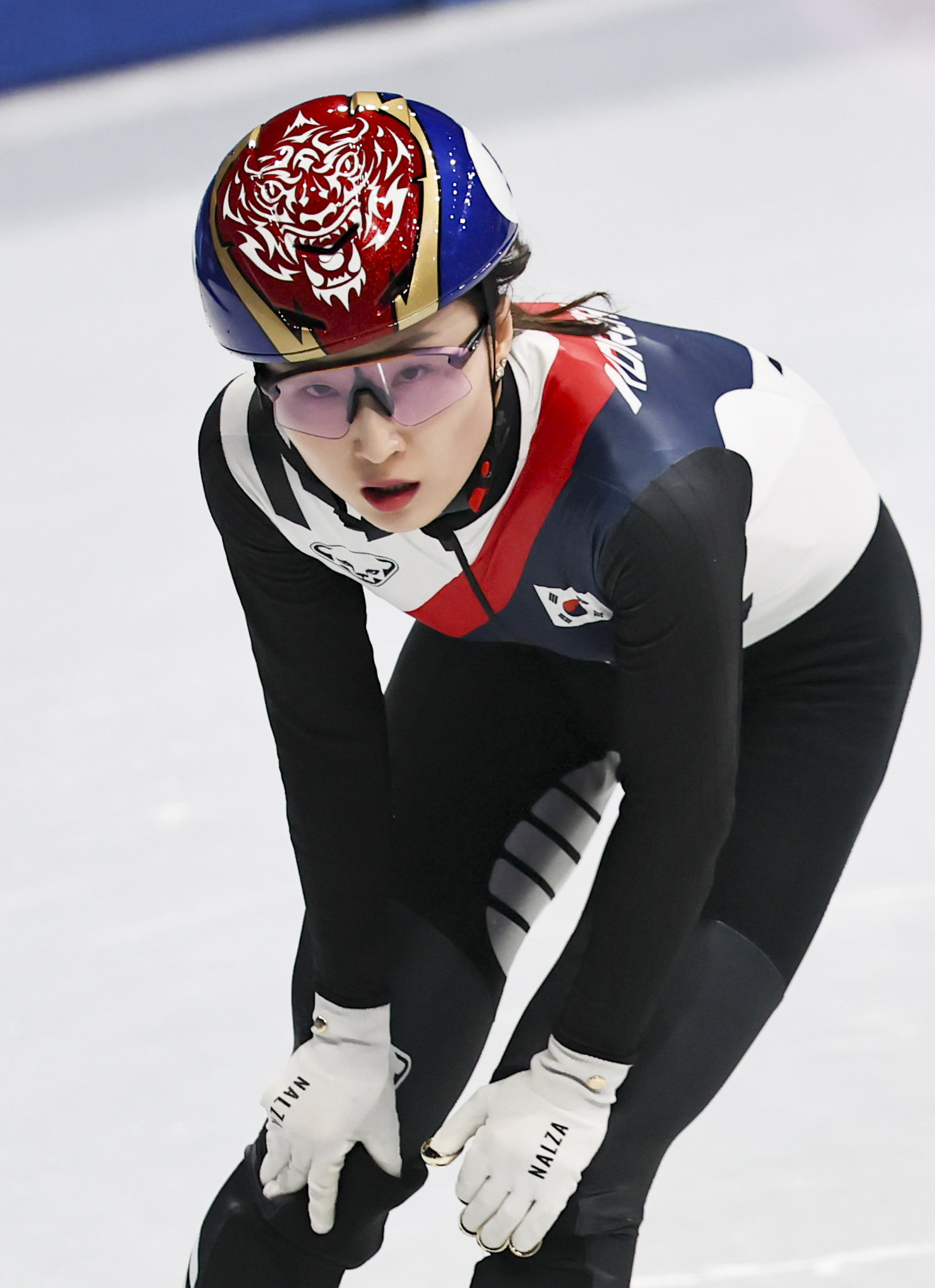 쇼트트랙 최민정이 16일(현지 시간) 이탈리아 밀라노 아이스 스케이팅 아레나에서 열린 2026 밀라노·코르티나 담페초 동계올림픽 쇼트트랙 여자 1000m 준결승에서 숨을 돌리고 있다. 2026.02.16 밀라노=뉴시스