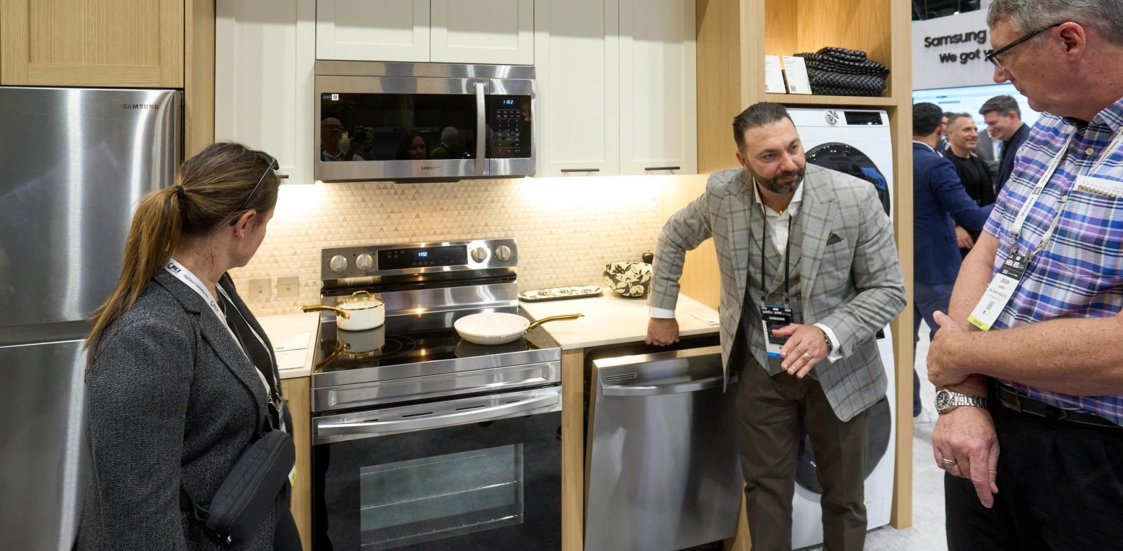삼성전자가 17∼19일(현지 시간) 미국 올랜도에서 열리는 북미 최대 주방·욕실 전시회 ‘KBIS 2026’에 참가했다. 삼성전자는 ‘비스포크 AI 가전’과 럭셔리 빌트인 ‘데이코’ 제품군을 전시했다. 삼성전자 제공