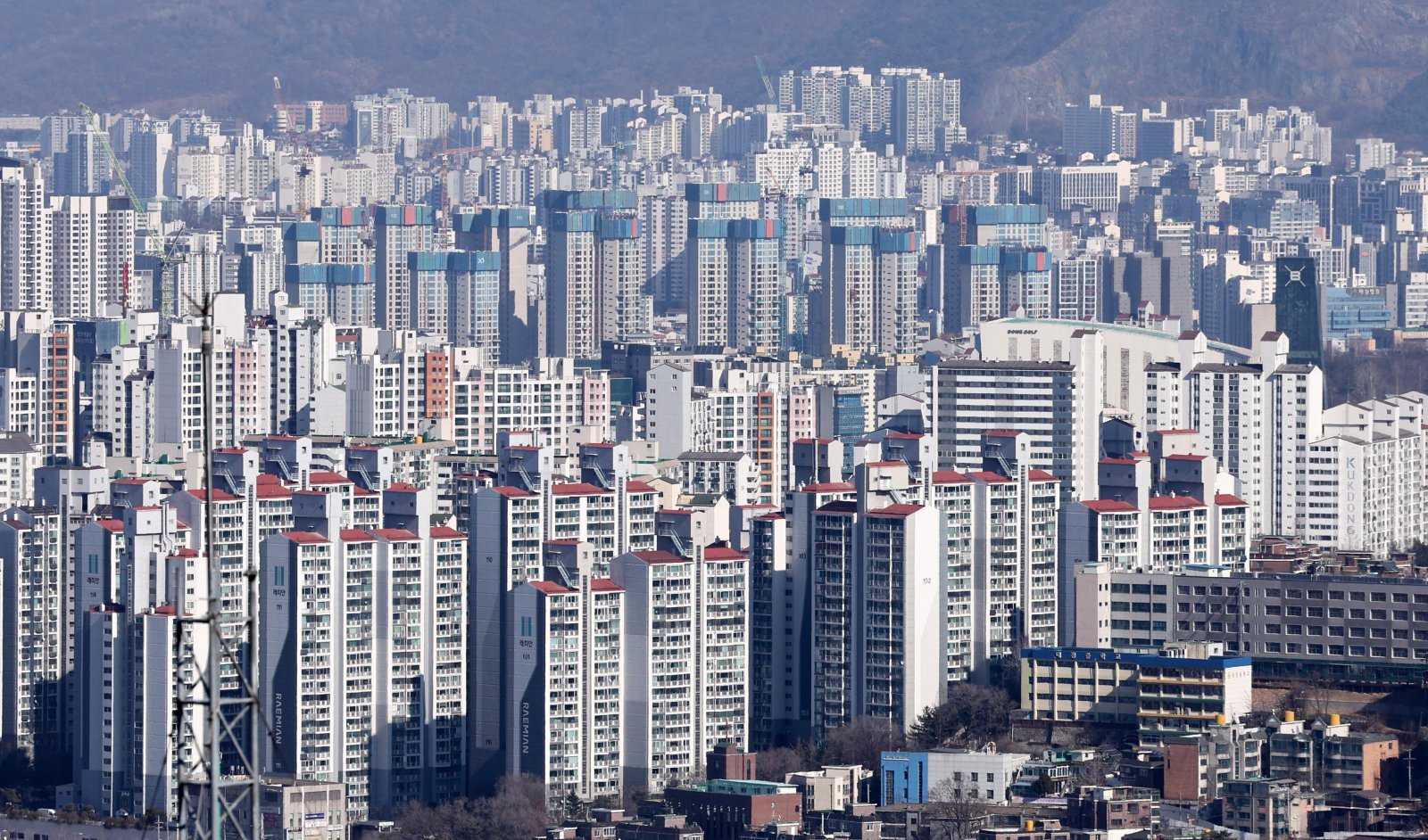서울 남산에서 바라본 서울 시내 아파트 단지의 모습. 2026.2.18 뉴스1