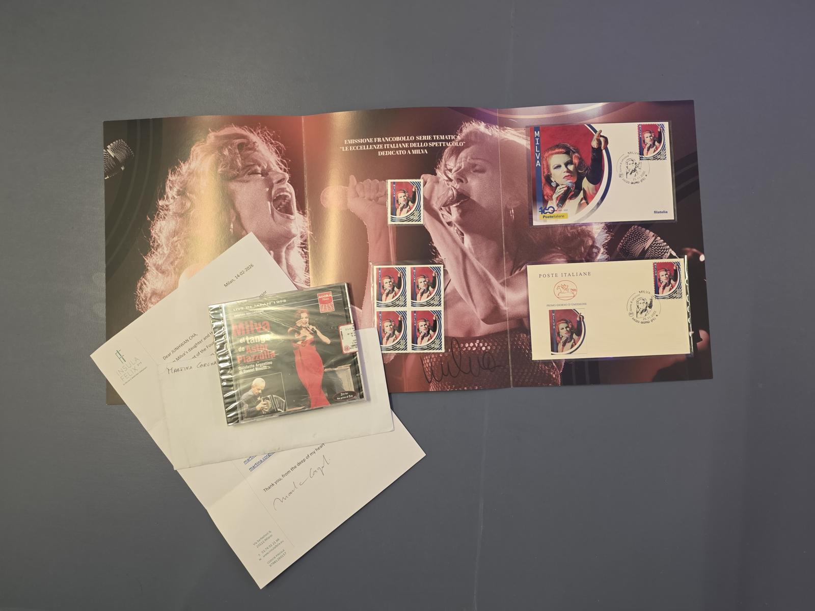 ‘미치광이를 위한 발라드’를 부른 이탈리아 국민가수 밀바의 딸이 차준환에게 전한 편지와 밀바의 CD, 기념우표. 대한체육회 제공