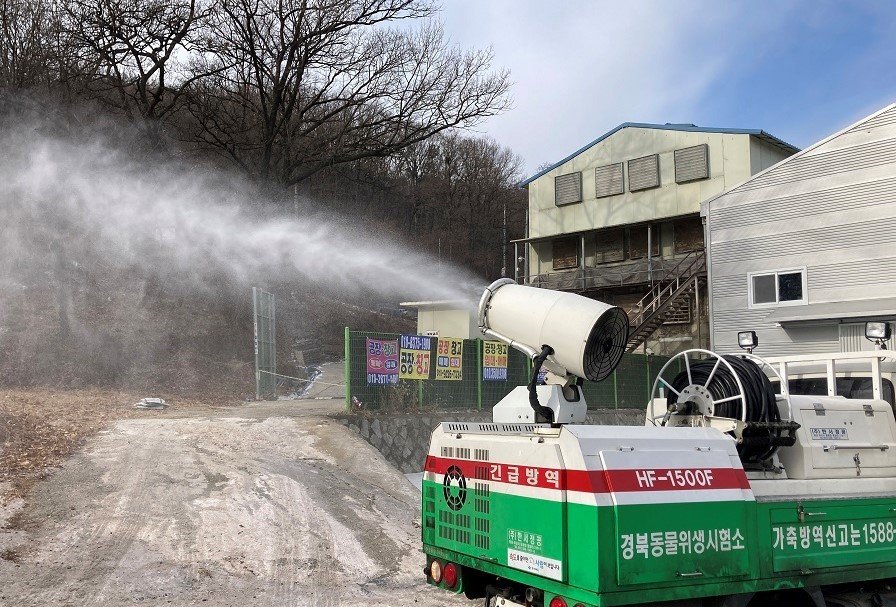 경북도는 28일 아프리카돼지열병(ASF)이 강원과 수도권을 넘어 전남까지 확산 조짐을 보이자 도내 유입 차단을 위해 방역 대응을 강화한다. 경북도 제공
