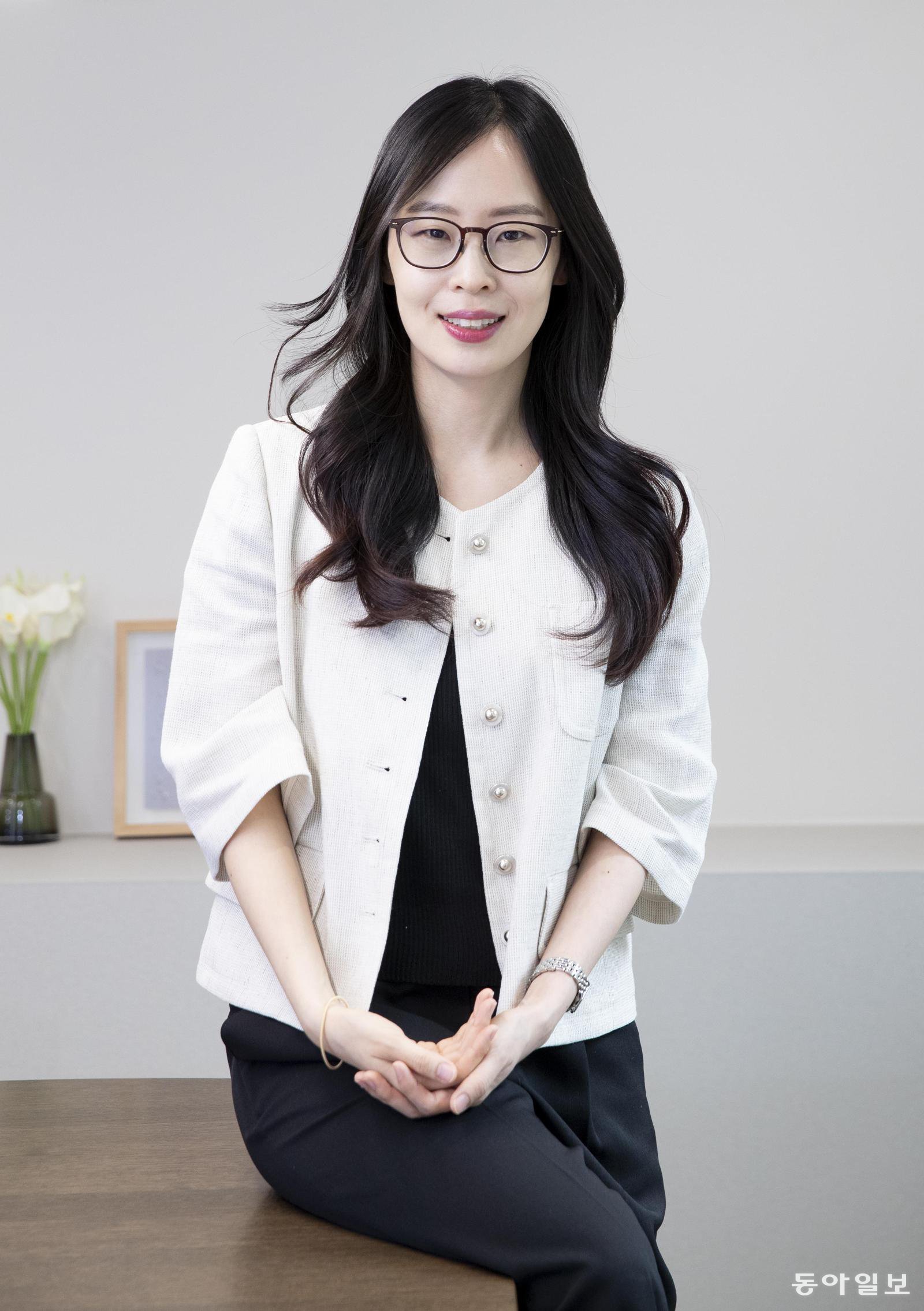 ‘마일리지 아워’를 쓴 최유나 변호사. 지호영 기자 f3young@donga.com