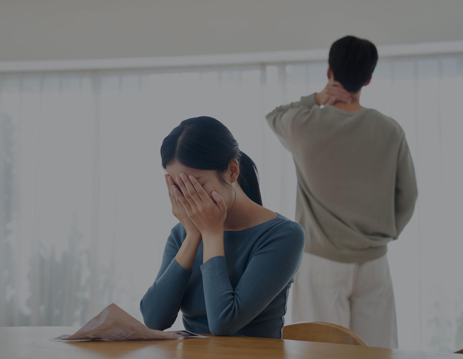 전세 계약 종료 후 보증금을 돌려받지 못한 상황에서 집주인의 개인회생 신청으로 갈등을 겪는 임차인 분쟁 상황을 표현한 이미지. 게티이미지뱅크