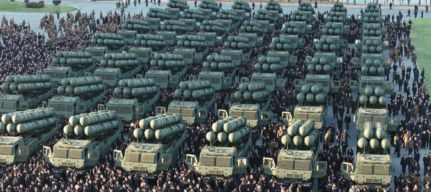 한반도 전역 사정권… 北 ‘600mm 방사포’
북한 노동당 기관지 노동신문은 600mm 대구경 방사포 증정식이 18일 평양에서 김정은 국무위원장이 참석한 가운데 열렸다고 19일 보도했다. 이 방사포는 한반도 전역을 사정권에 둔다는 평가를 받고 있다. 노동신문 뉴스1