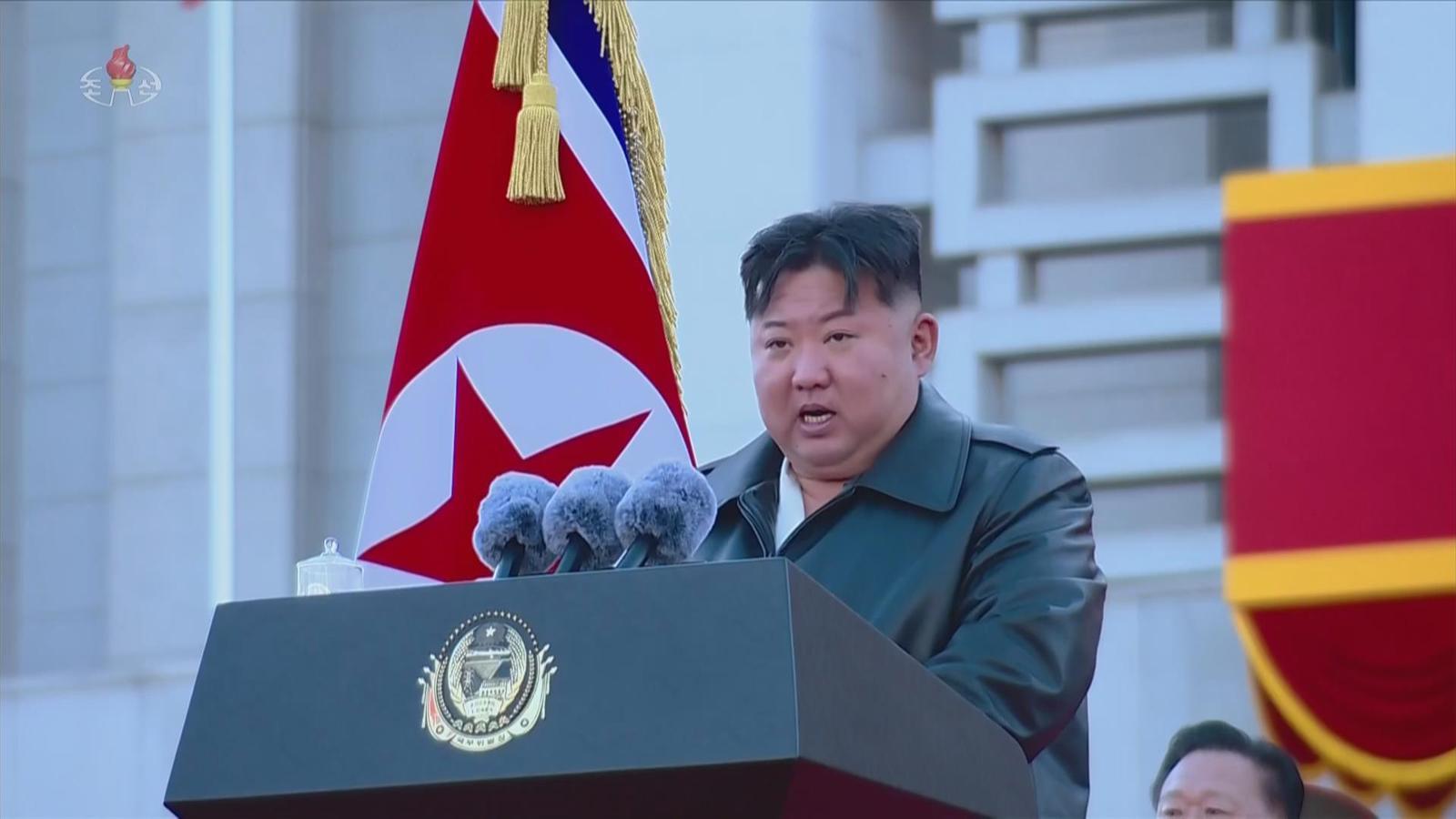 [서울=뉴시스] 북한 조선중앙TV는 김정은 국무위원장이 지난 18일 평양에서 열린 ‘600㎜대구경방사포 증정식’에 참석했다고 19일 보도했다.  (사진=조선중앙TV 캡처) 2026.02.19.