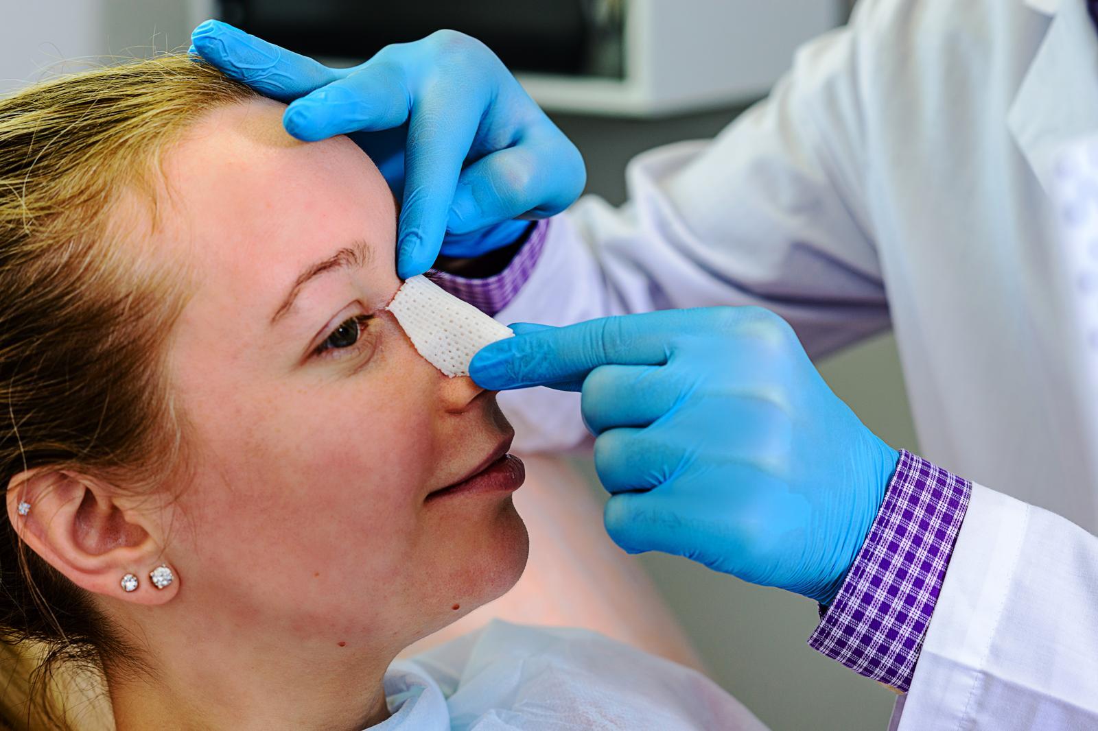 코 성형 교정 과정. 성형 수술 증가와 함께 코 성형 및 필러 수정 상담도 늘고 있는 것으로 나타났다. 게티이미지뱅크