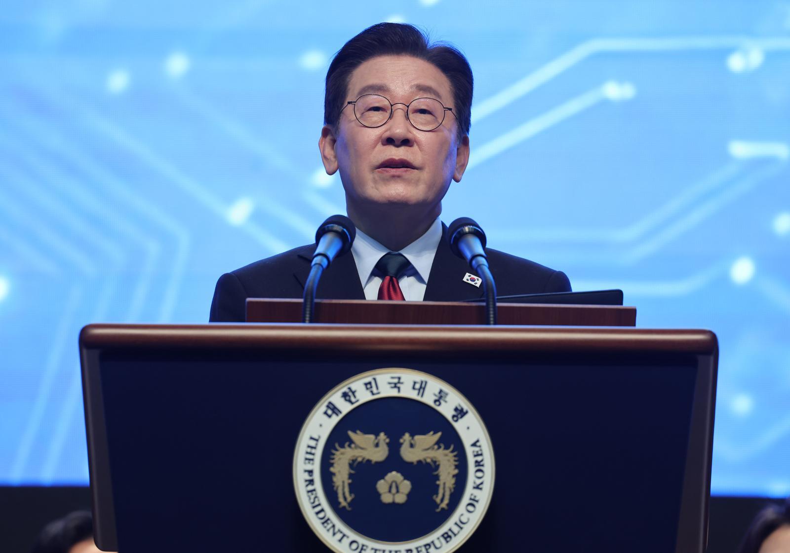 이재명 대통령이 20일 대전 유성구 한국과학기술원(KAIST)에서 열린 2025학년도 전기 학위수여식에서 축사하고 있다. 뉴스1