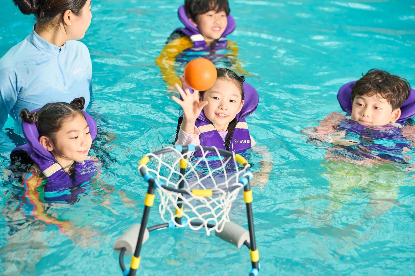 인스파이어 리조트에는 스플래시 베이의 레크리에이션과 버블존, 키즈캠프 및 스탬프 투어 등 봄에 어울리는 프로그램이 마련됐다.