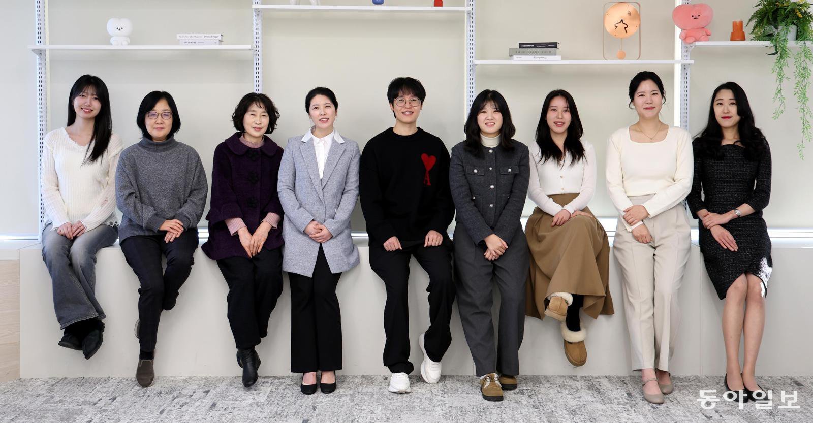 동아일보 2026년 신춘문예 당선자들. 왼쪽부터 박지민, 배은정, 김순호, 곽경선, 김근희, 박혜겸, 이형초, 최승연, 최우정 씨. 동아일보DB