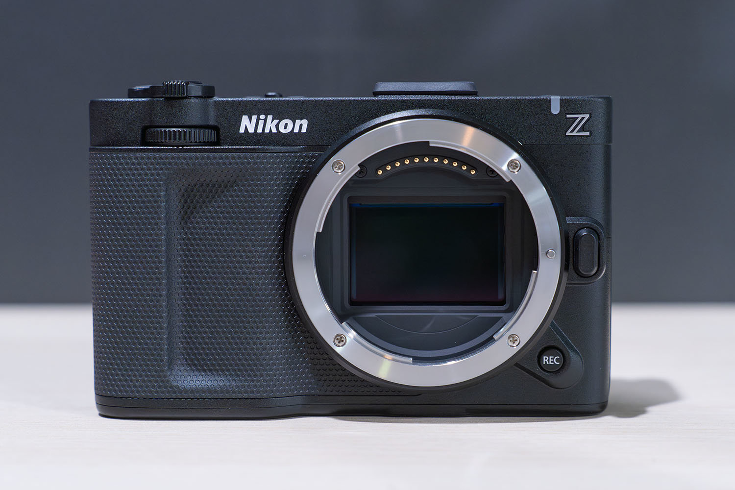 Z R은 Z 6 III와 사양은 유사하지만 영상 특화된 기능을 폭넓게 적용했다 / 출처=IT동아