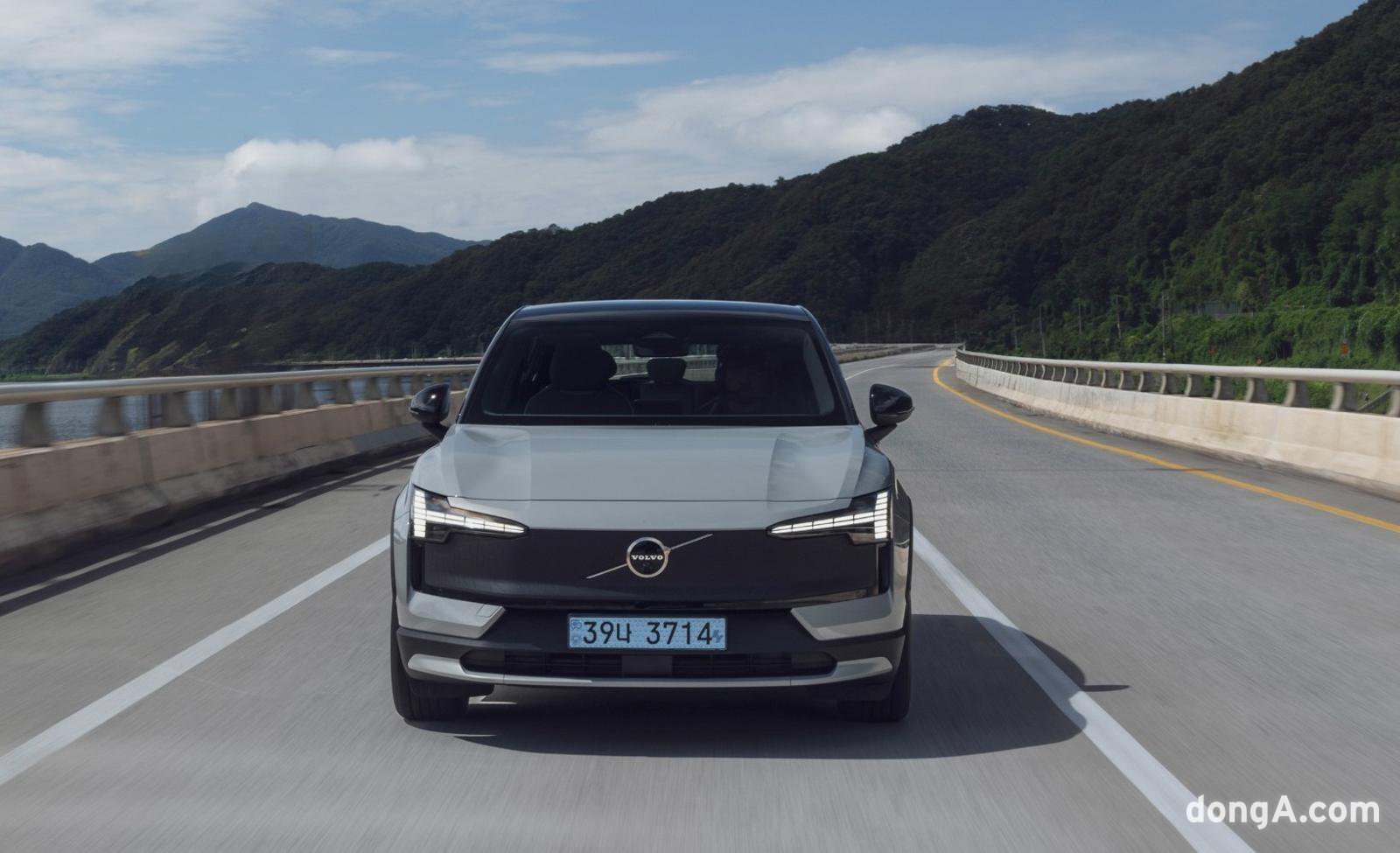 볼보 EX30 크로스컨트리