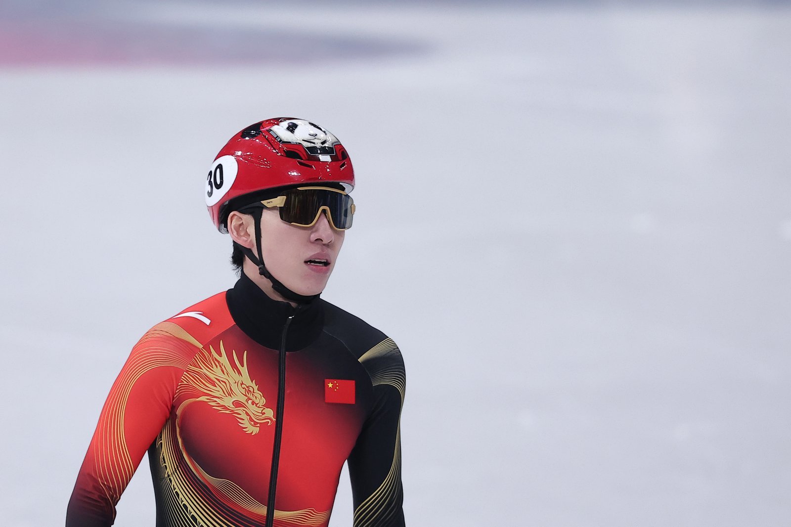 중국 쇼트트랙 린샤오쥔(한국명 임효준)이 18일(현지시간) 이탈리아 밀라노 아이스스케이팅 아레나에서 열린 2026 밀라노·코르티나담페초 동계올림픽 쇼트트랙 남자 500m 준준결승에서 조4위로 결승선을 통과하며 준결승 진출에 실패한 후 아쉬워하고 있다. 2026.2.19 ⓒ 뉴스1