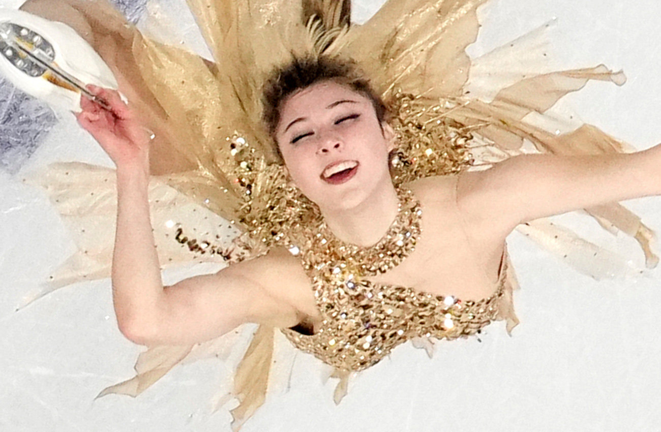 미국 피겨스케이팅 대표 얼리사 류가 20일 이탈리아 밀라노 아이스스케이팅 아레나에서 열린 2026 밀라노-코르티나담페초 겨울올림픽 여자 싱글 프리스케이팅에서 얼굴 가득 미소를 지은 채 스핀 연기를 펼치고 있다. 류는 이날 프리스케이팅 개인 최고점(150.20점)을 경신하며 금메달을 목에 걸었다. 류는 앞서 열린 팀 이벤트(단체전) 금메달까지 더해 대회 2관왕에 올랐다. 밀라노=AP 뉴시스