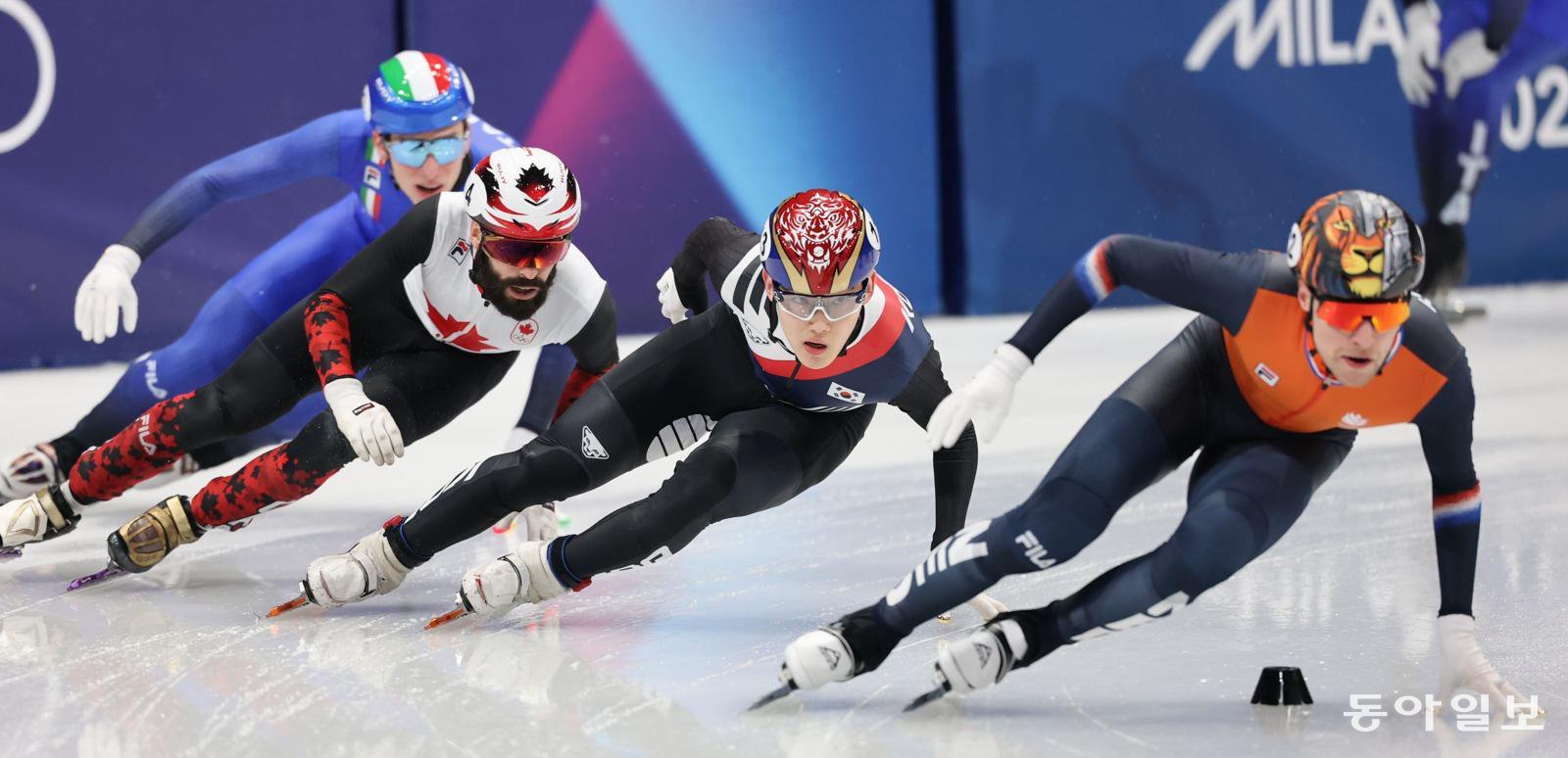 쇼트트랙 임종언이 20일(현지시간) 이탈리아 밀라노 아이스스케이팅 아레나에서 열린 2026 밀라노 코르티나담페초 동계올림픽 쇼트트랙 남자 5000m 계주 결승에서 레이스를 펼치고 있다.

전영한 기자 scoopjyh@donga.com