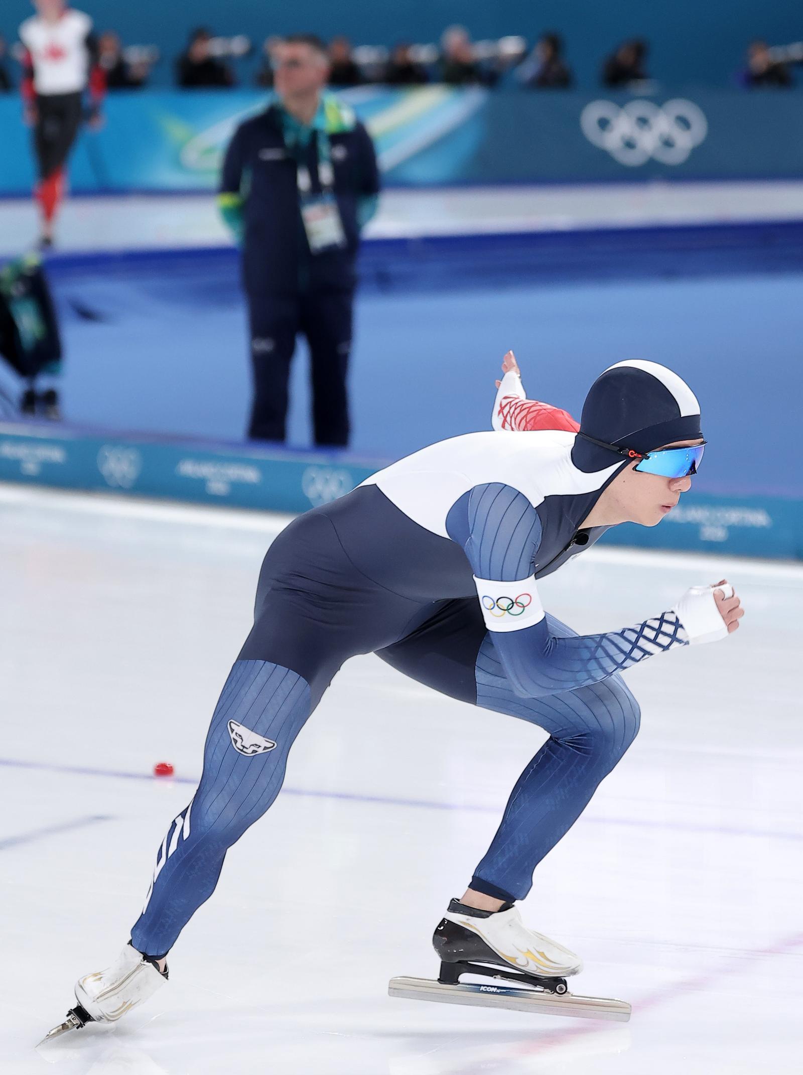 스피드스케이팅 정재원이 19일(현지시간) 이탈리아 밀라노 스피드스케이팅 스타디움에서 열린 스피드 스케이팅 남자 1500m에서 스타트 하고 있다. 2026.2.20 ⓒ 뉴스1