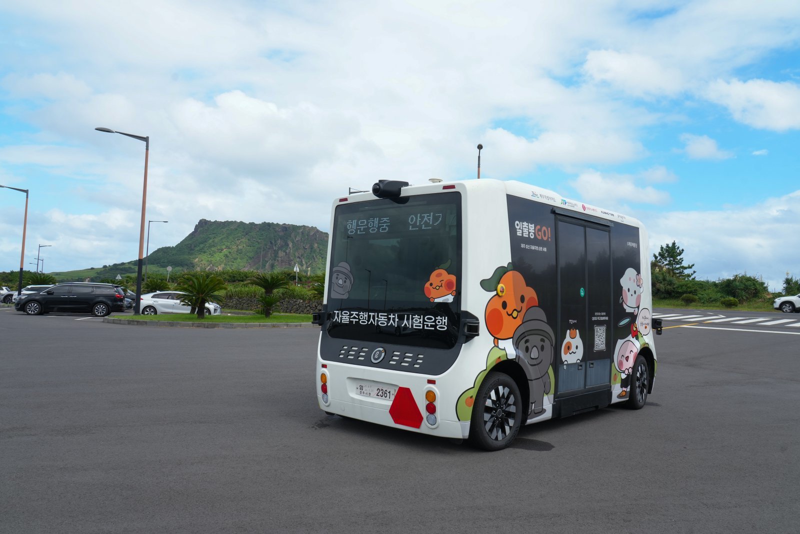 제주 성산일출봉과 섭지코지를 운행하는 관광형 자율주행 노선버스 ‘일출봉 GO’가 올해부터 연중 운행된다. 제주도 제공