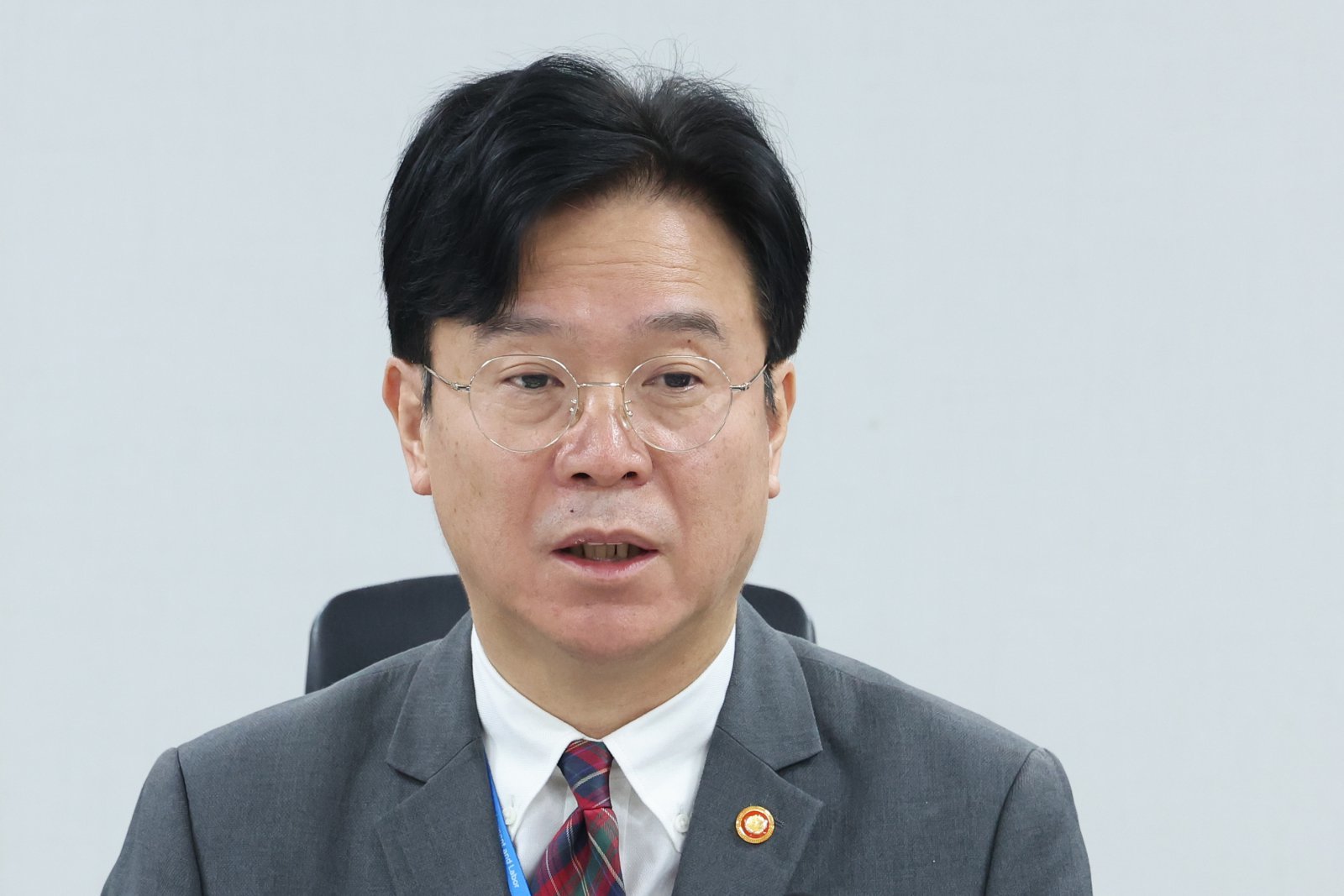 김영훈 고용노동부 장관이 23일 서울 여의도 국회 의원회관에서 열린 고용노동부 현안 관련 당정협의회에서 발언하고 있다. 2026.2.23 ⓒ 뉴스1