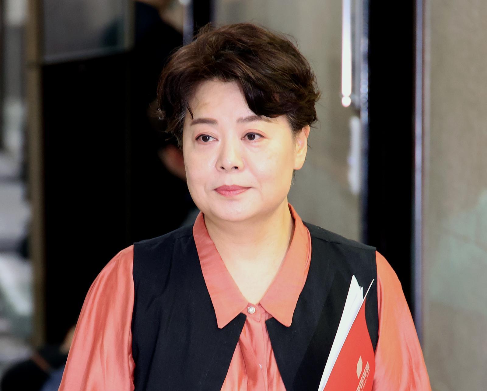 윤희숙 국민의힘 혁신위원장이 17일 서울 여의도 국회에서 열린 비상대책위원회의에 참석하고 있다. 2025.07.17. 서울=뉴시스