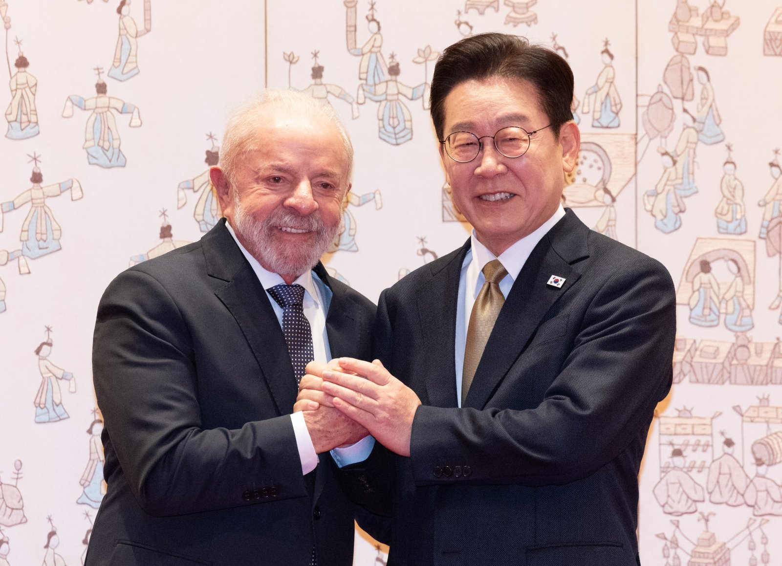 이재명 대통령과 브라질 루이스 이나시우 룰라 다 시우바 대통령이 23일 청와대에서 정상회담에 앞서 기념촬영을 하고 있다. 2026.02.23. 서울=뉴시스