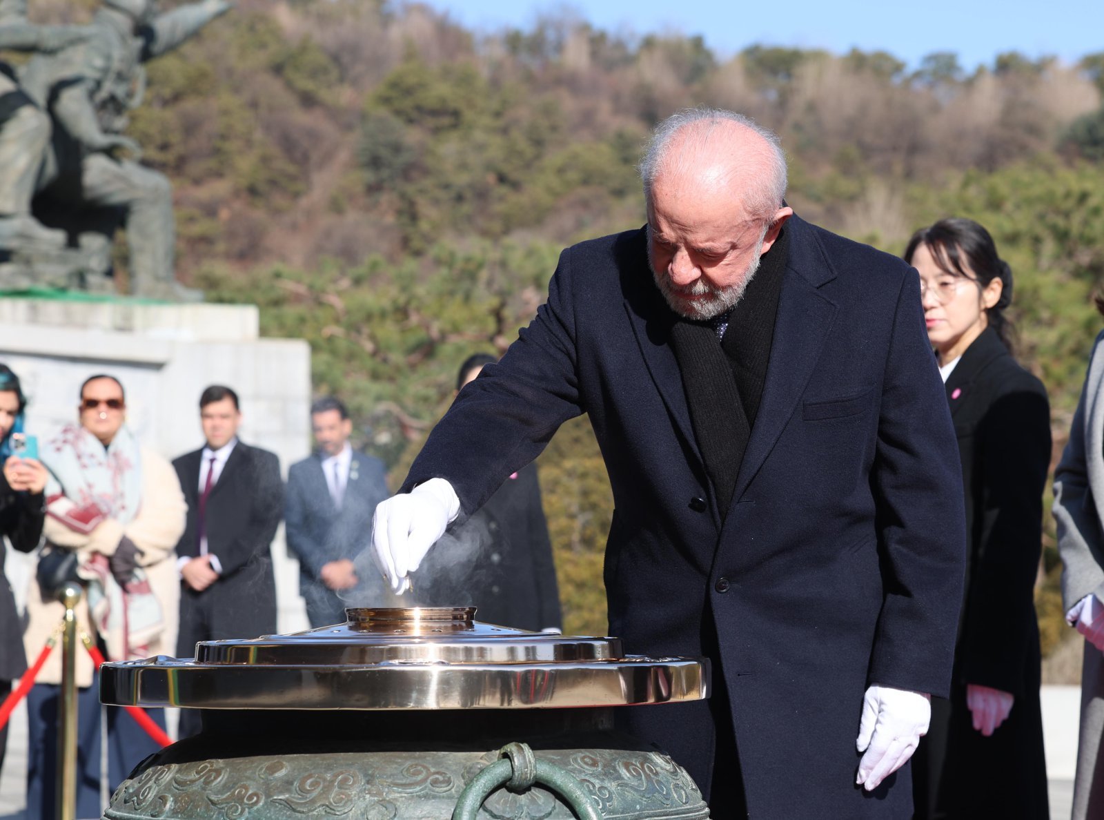 루이스 이나시우 룰라 다시우바 브라질 대통령이 23일 오전 서울 동작구 국립서울현충원을 찾아 참배하고 있다. 2026.02.23. 서울=뉴시스
