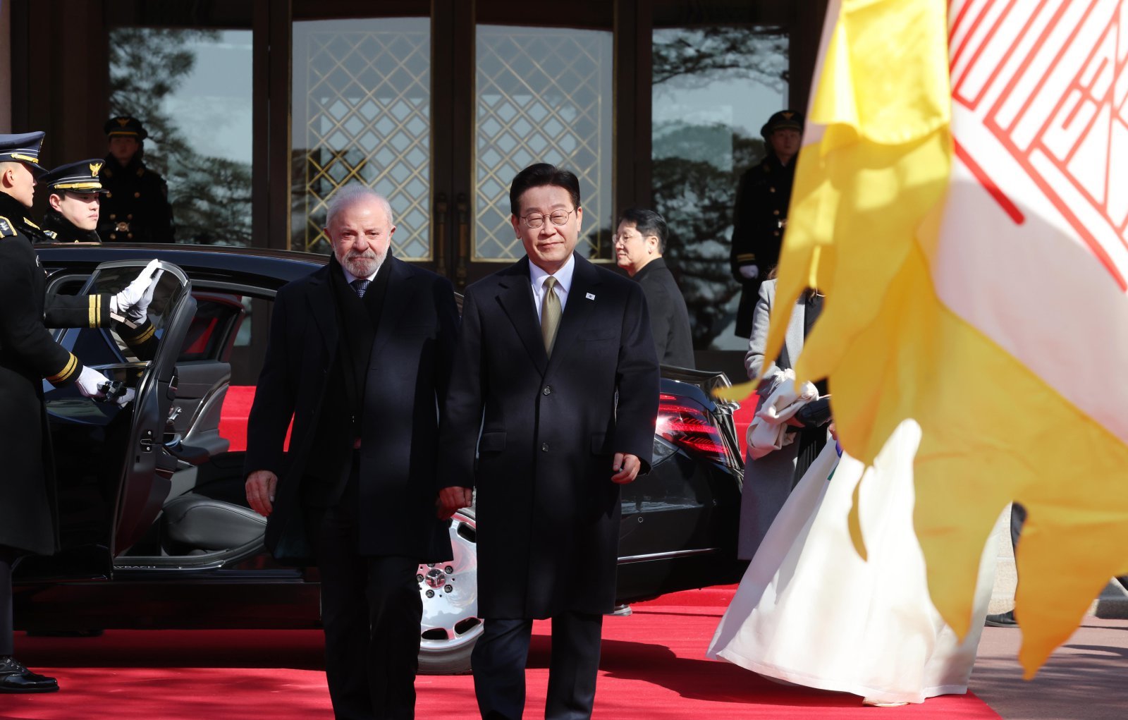 이재명 대통령이 23일 청와대에서 국빈 방한한 브라질 루이스 이나시우 룰라 다 시우바 대통령을 영접하고 있다. 2026.02.23. 서울=뉴시스