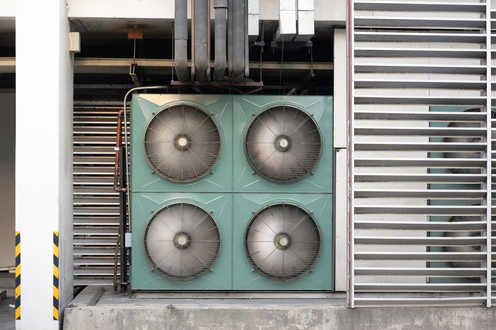 “화나서 던졌다”…3층 빌라 옥상서 에어컨 실외기 ‘쿵’