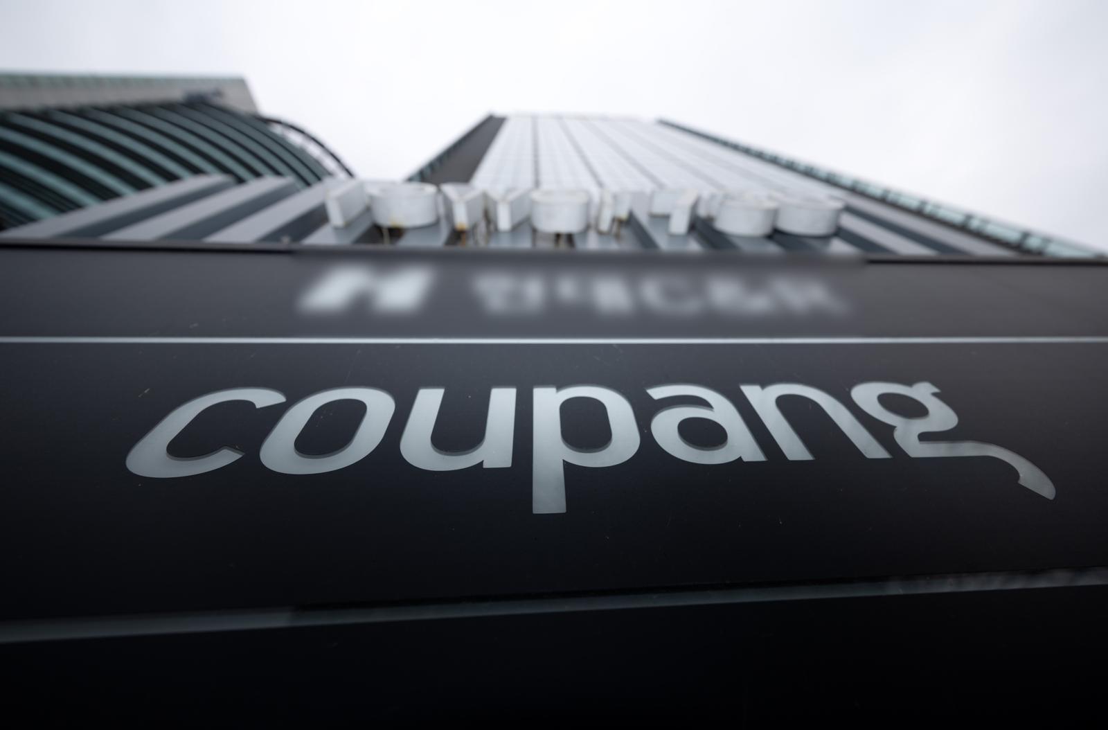 쿠팡 전 직원이 일으킨 침해 사고로 성명, 이메일이 포함된 쿠팡 이용자 정보 3367만3817건이 유출됐다고 정부 민관합동조사단이 발표했다.   해당 직원은 전화번호, 배송지주소, 특수문자로 비식별호된 공동현관 비밀번호 등이 포함된 배송지 목록 페이지를 약 1억4800만건 조회한 것으로 드러났다.   사진은 10일 오후 서울 송파구 쿠팡 본사. 2026.02.10. 서울=뉴시스